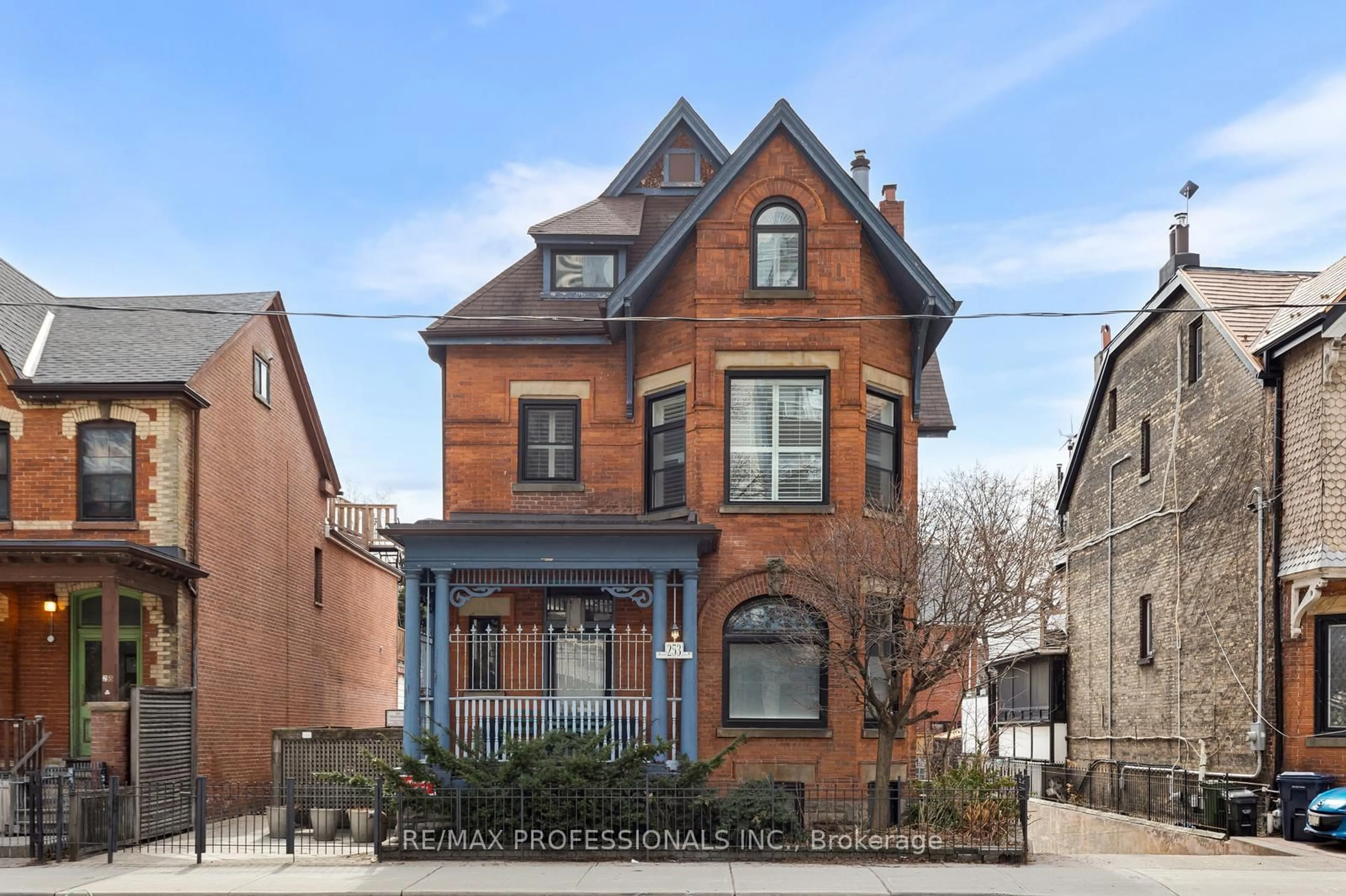 Home with brick exterior material, street for 253 Wellesley St #C, Toronto Ontario M4X 1G8