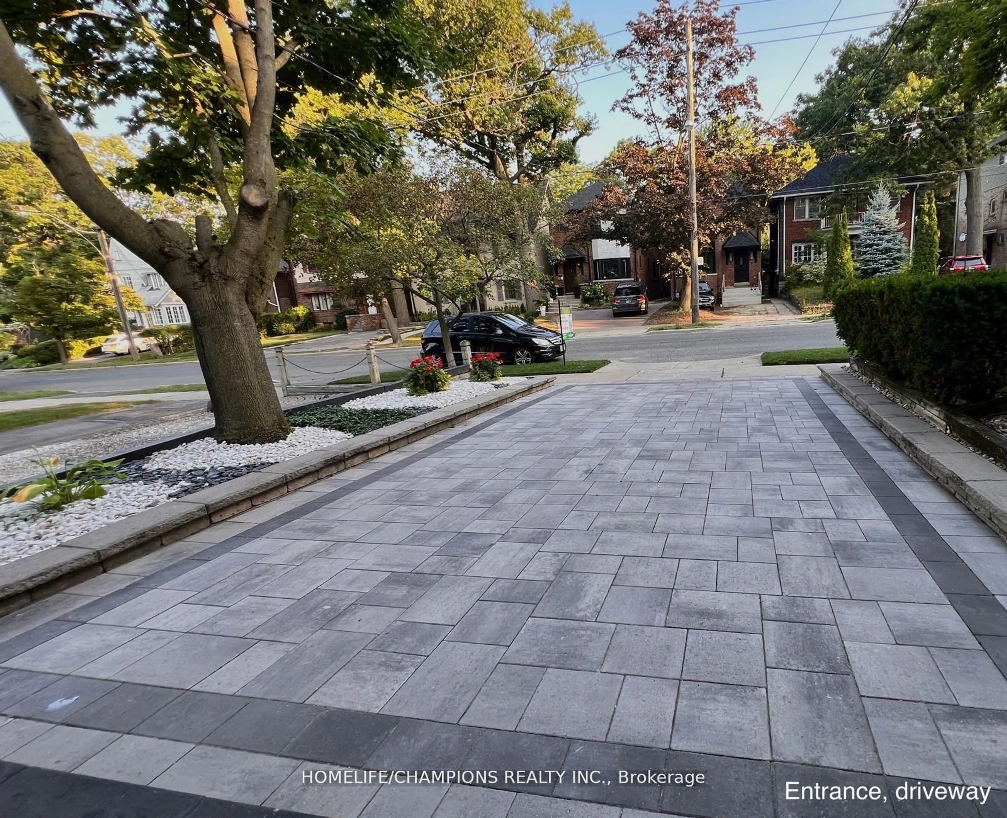A pic from outside/outdoor area/front of a property/back of a property/a pic from drone, street for 291 St Clair Ave, Toronto Ontario M4T 1P3