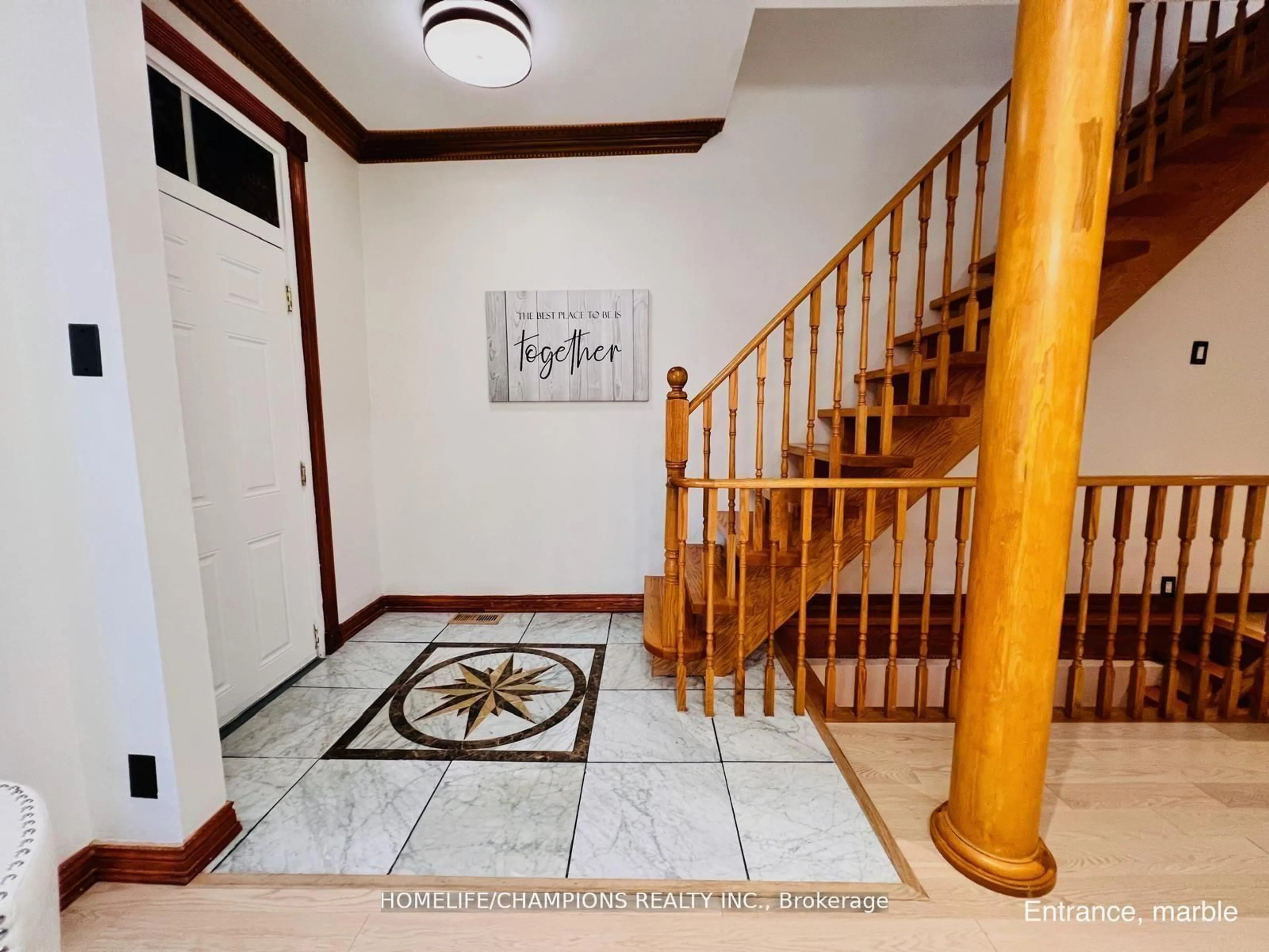 Indoor foyer for 291 St Clair Ave, Toronto Ontario M4T 1P3