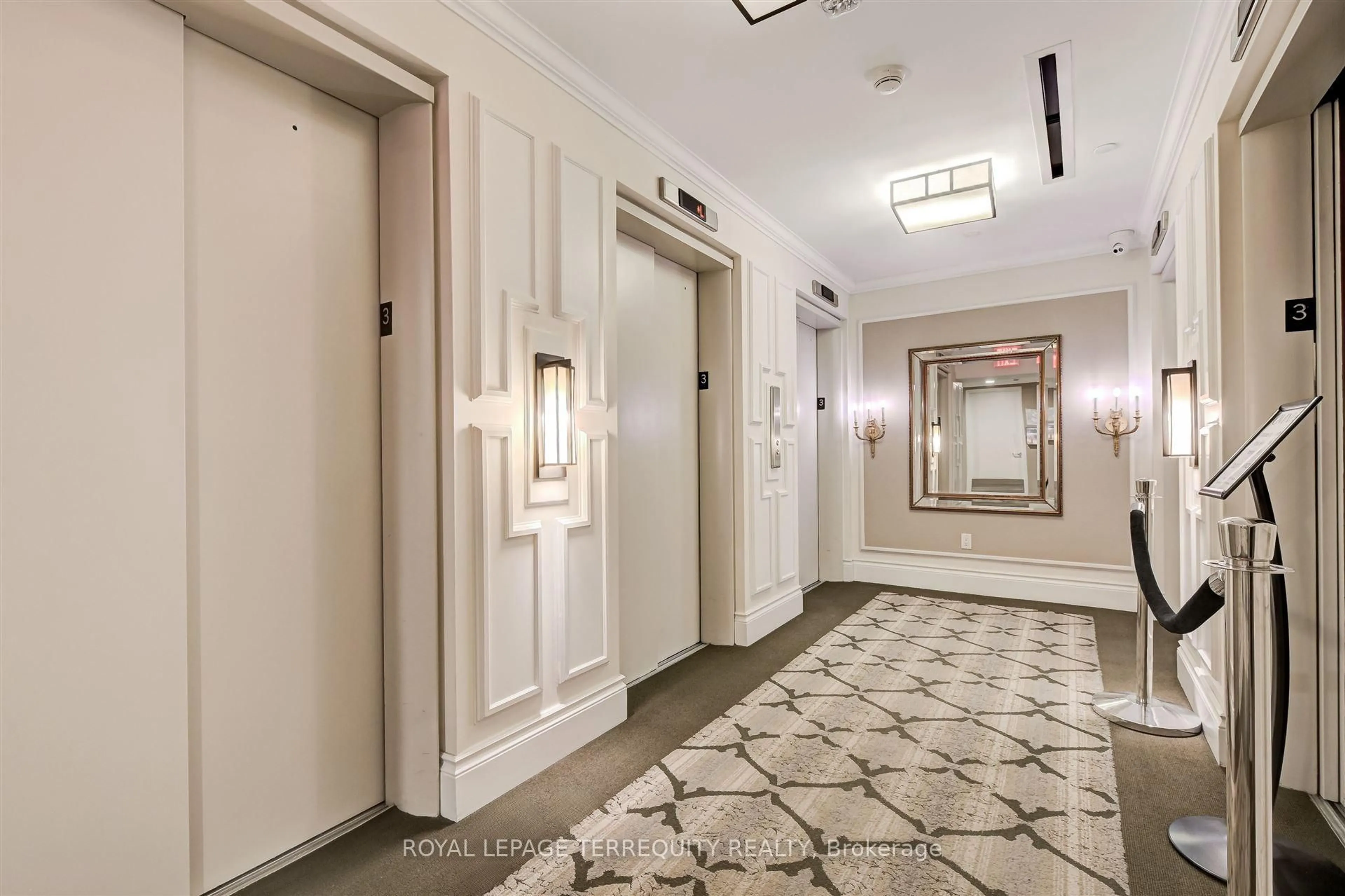 Indoor foyer for 22 Leader Lane #332, Toronto Ontario M5E 0B2