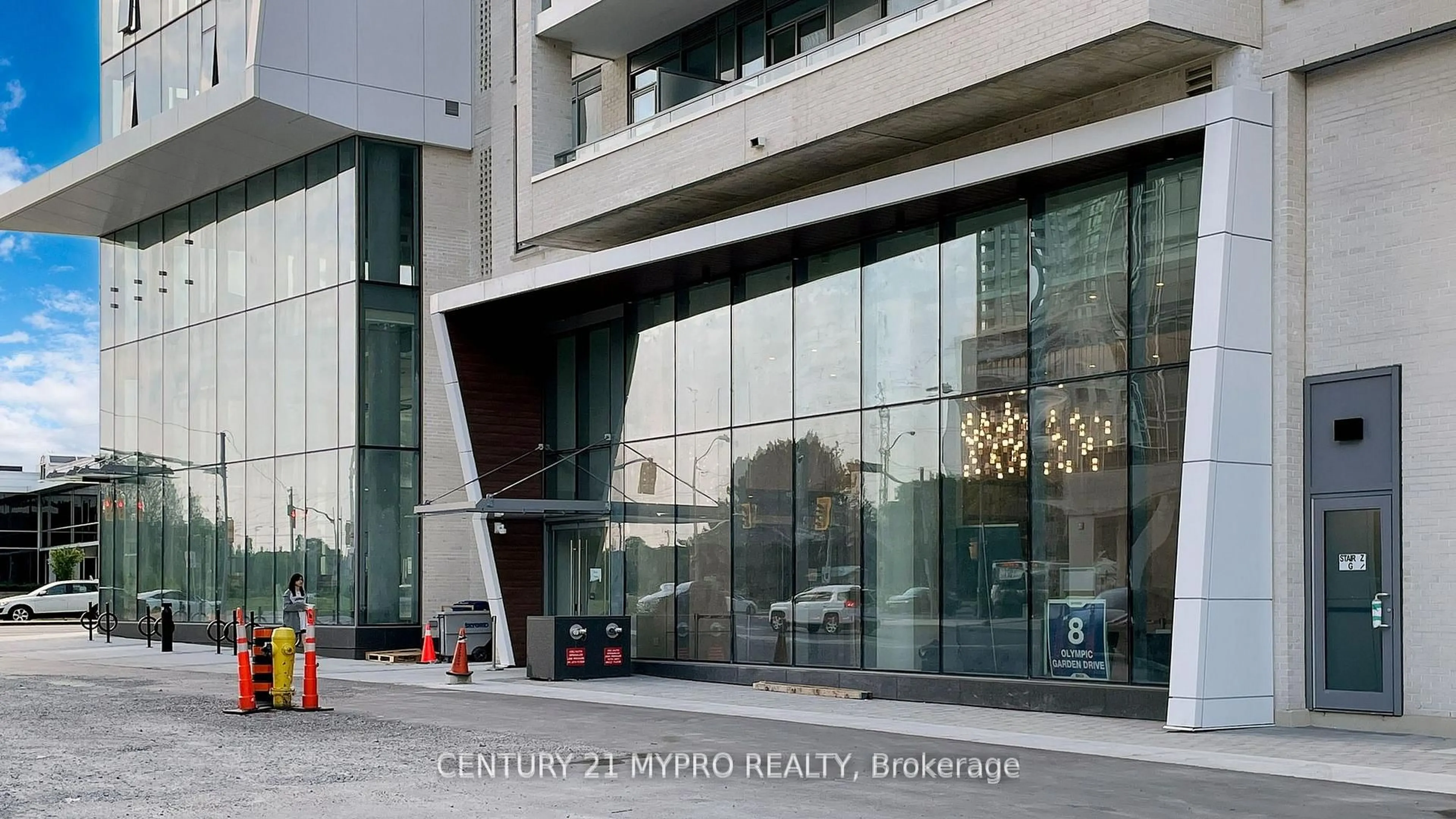 Indoor foyer for 8 Olympic Garden Dr #S803, Toronto Ontario M2M 0B9