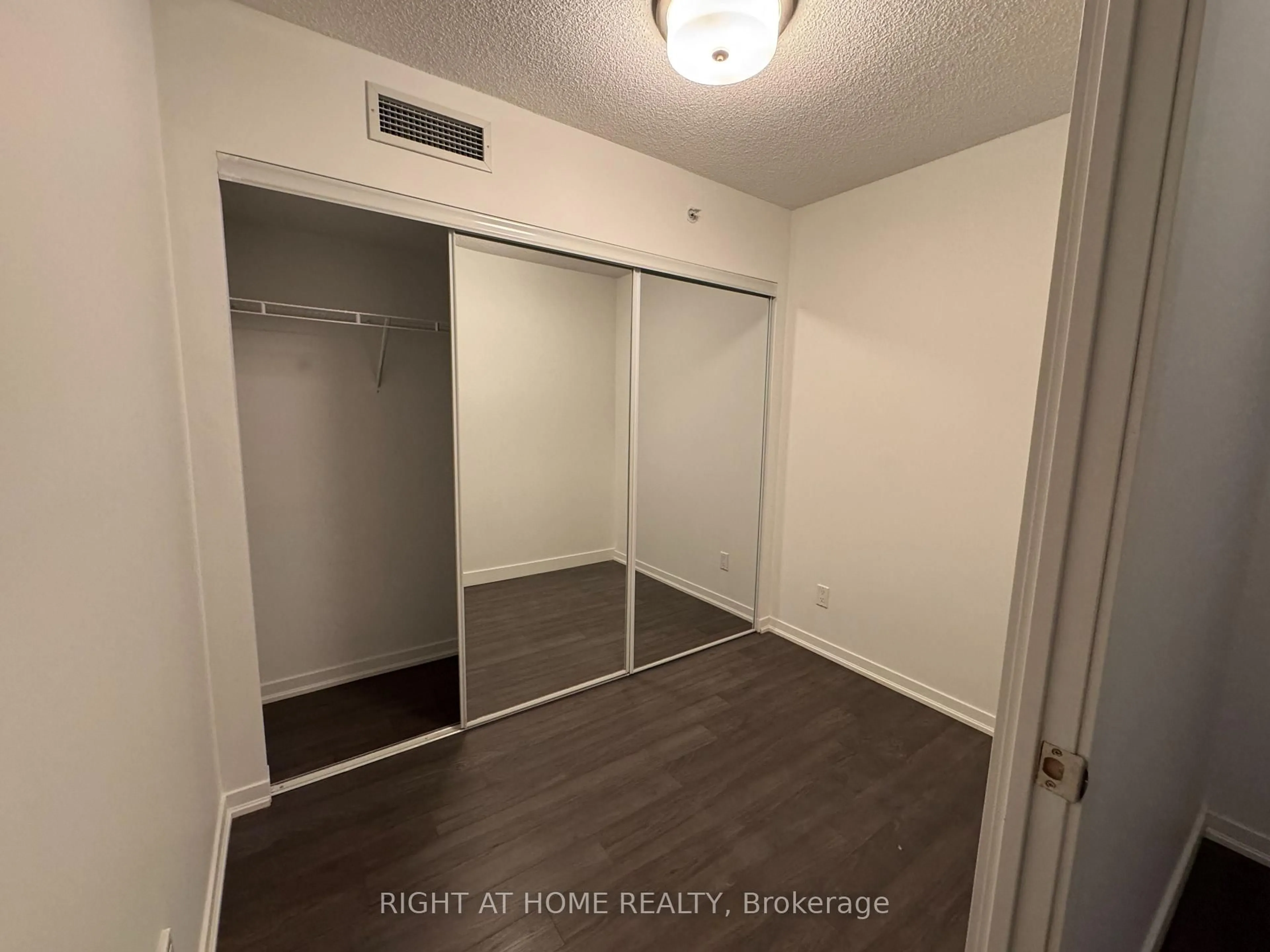 A pic of a room for 68 Abell St #317, Toronto Ontario M6J 0B1