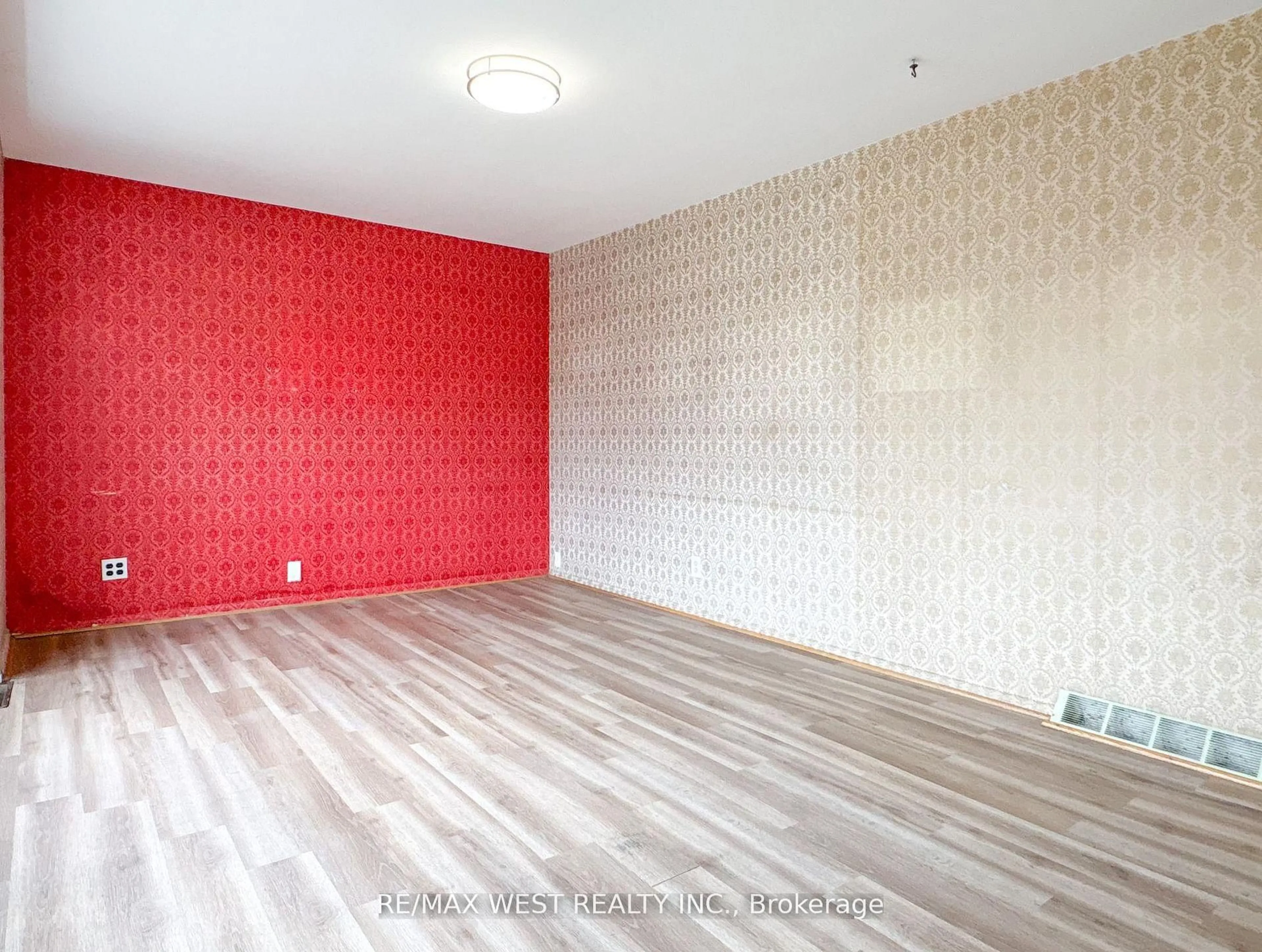 A pic of a room for 32 Broadleaf Rd, Toronto Ontario M3B 1C2