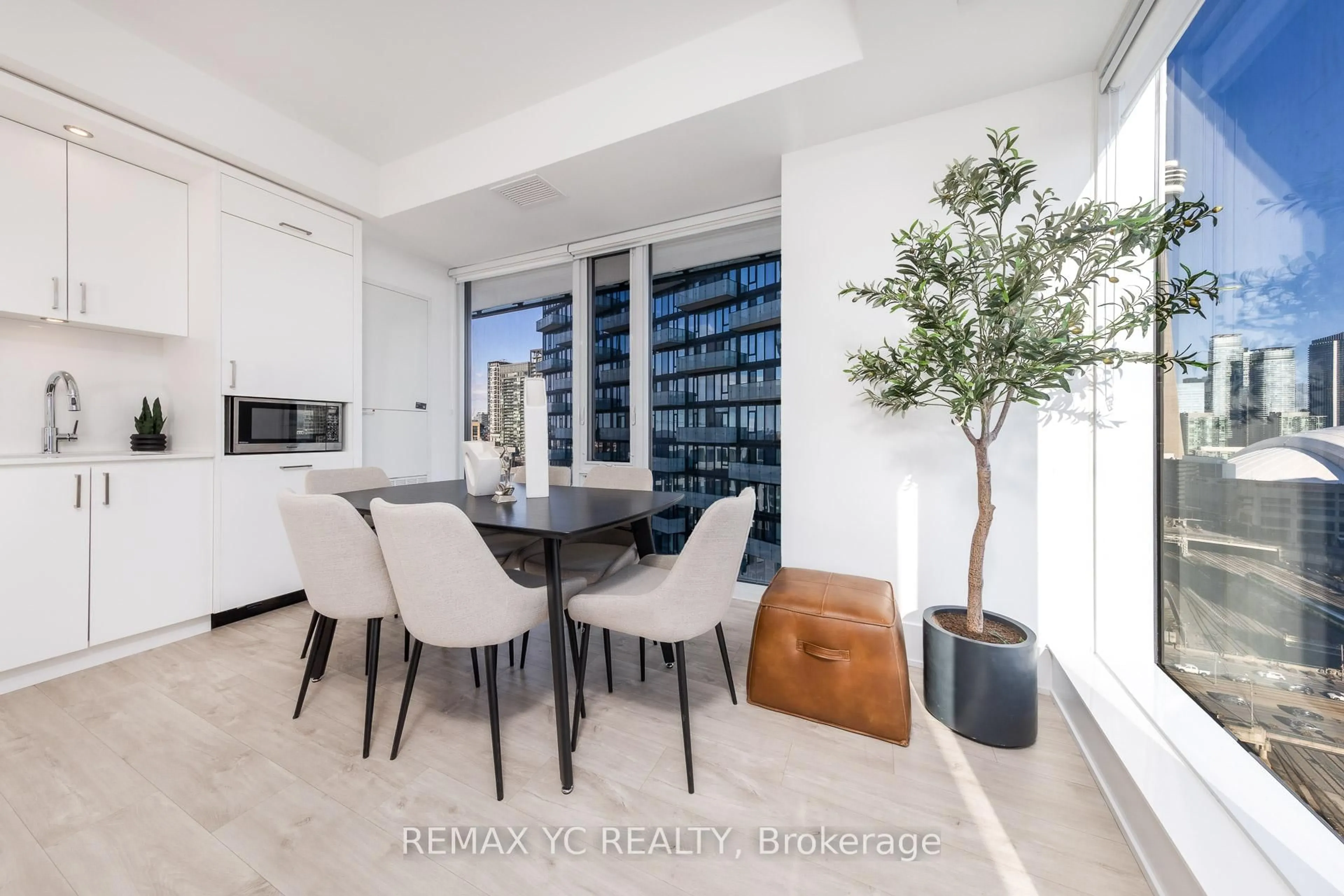 Unknown for 470 Front St #1612, Toronto Ontario M5V 0V6