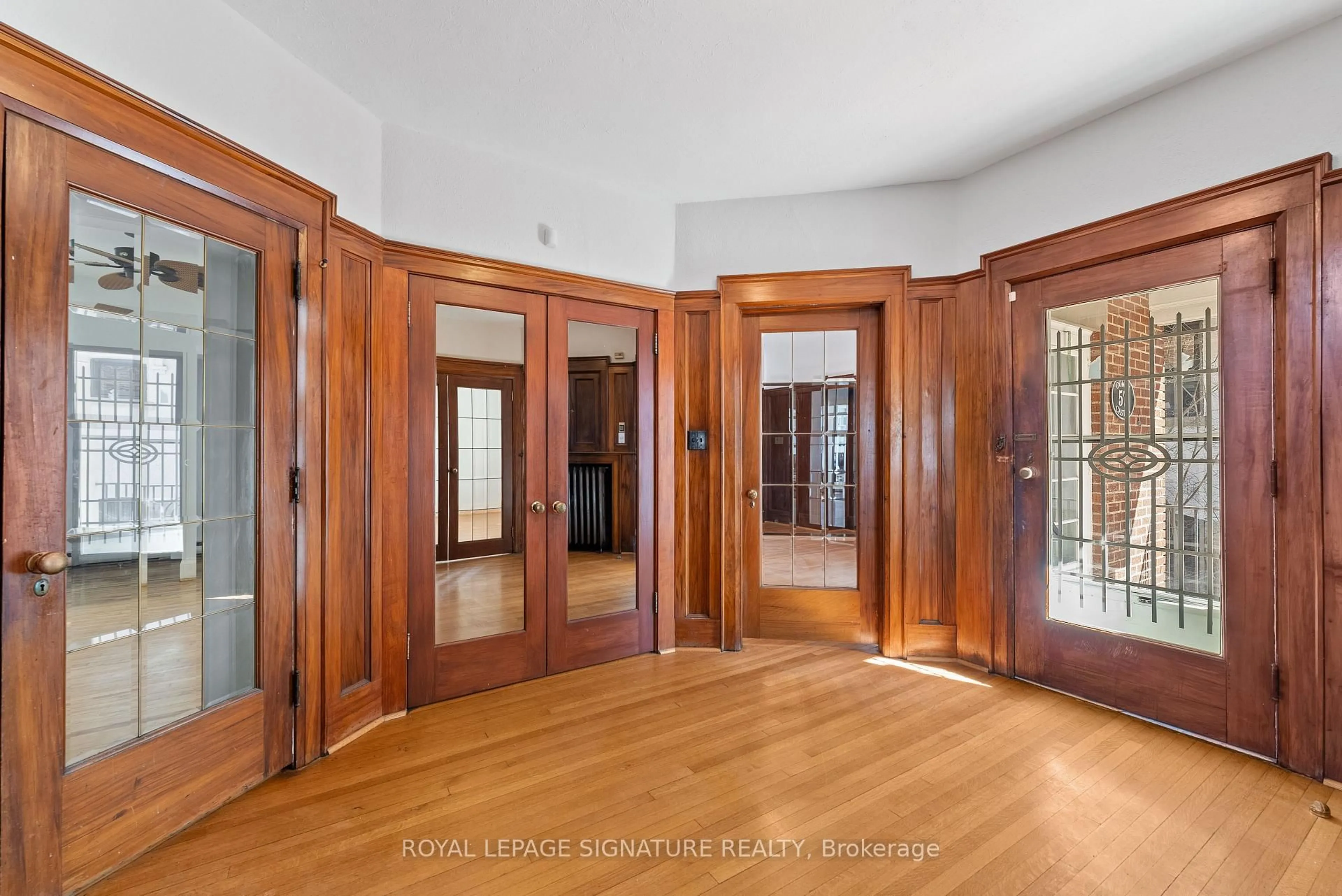 Indoor foyer for 57 St Edmunds Dr, Toronto Ontario M4N 2P8