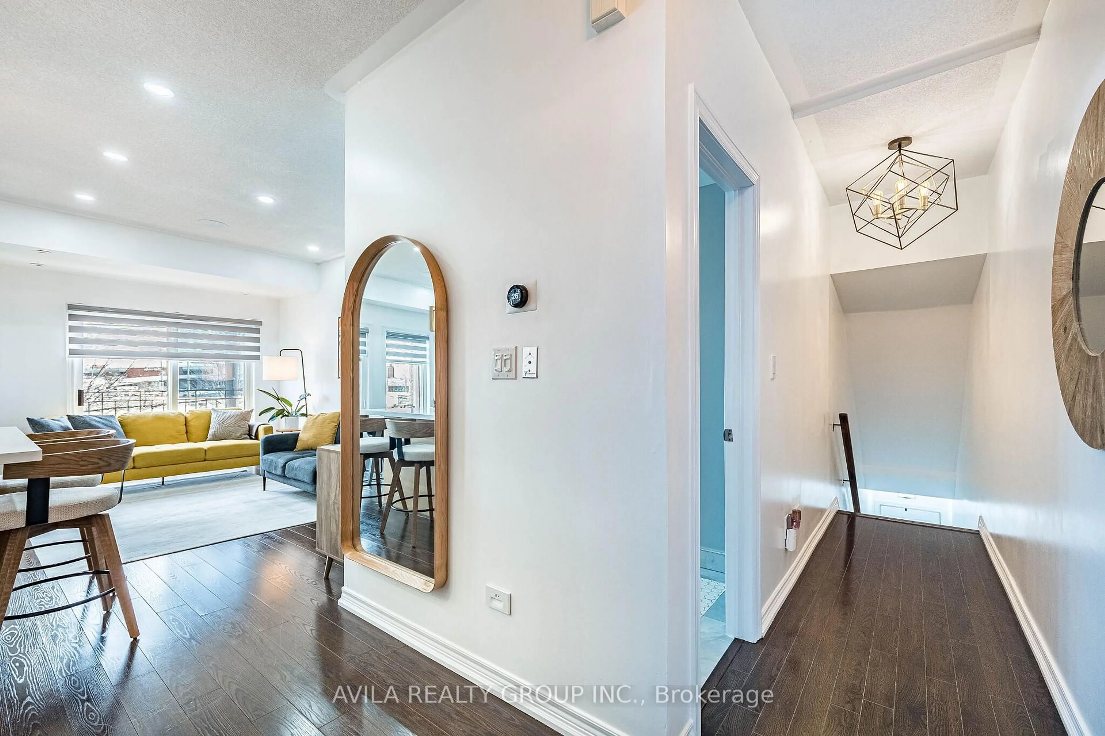 Indoor entryway for 1496 Victoria Park Ave #254, Toronto Ontario M4A 2M6
