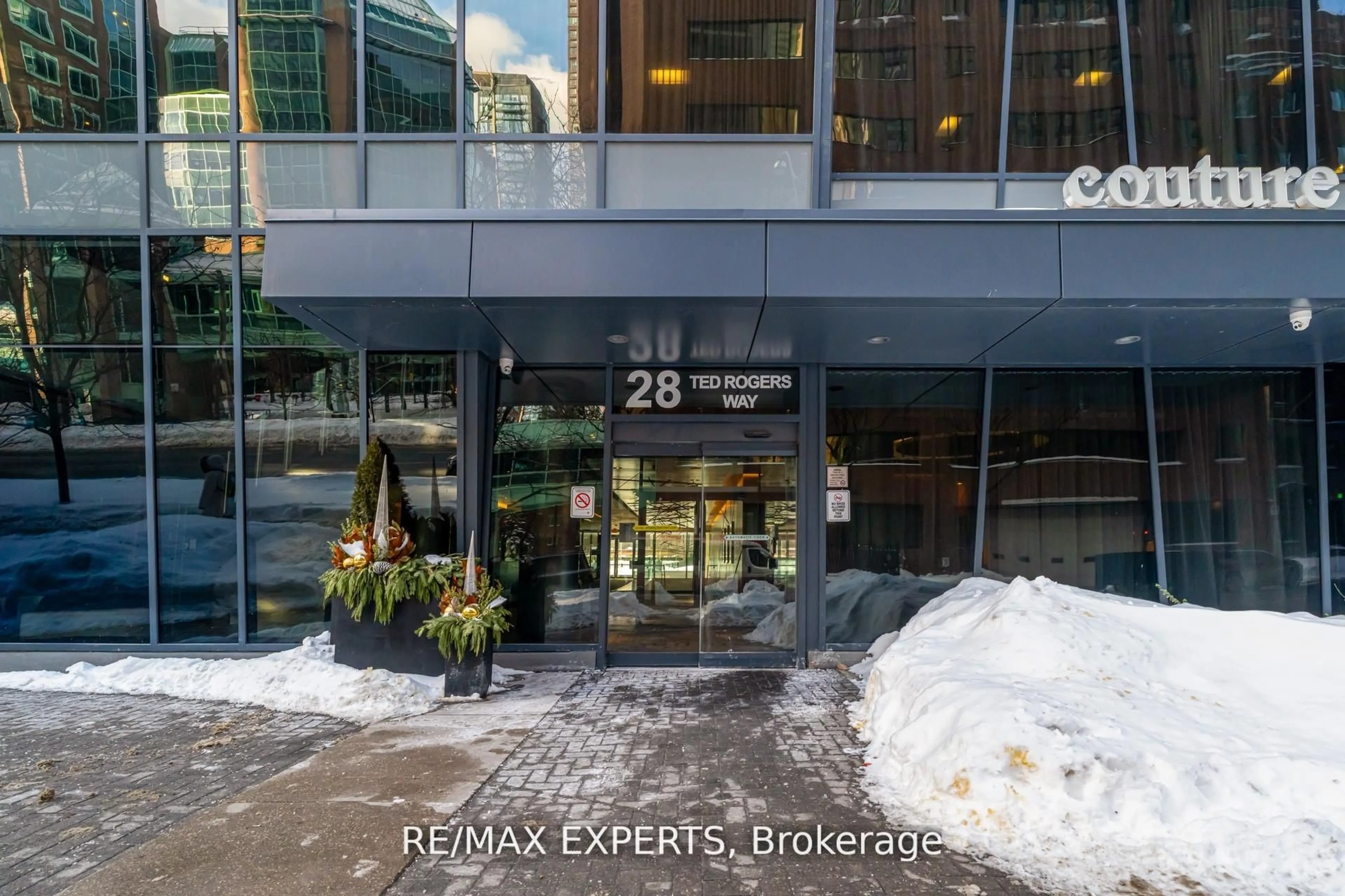 Indoor foyer for 28 Ted Rogers Way #2602, Toronto Ontario M4Y 2J4