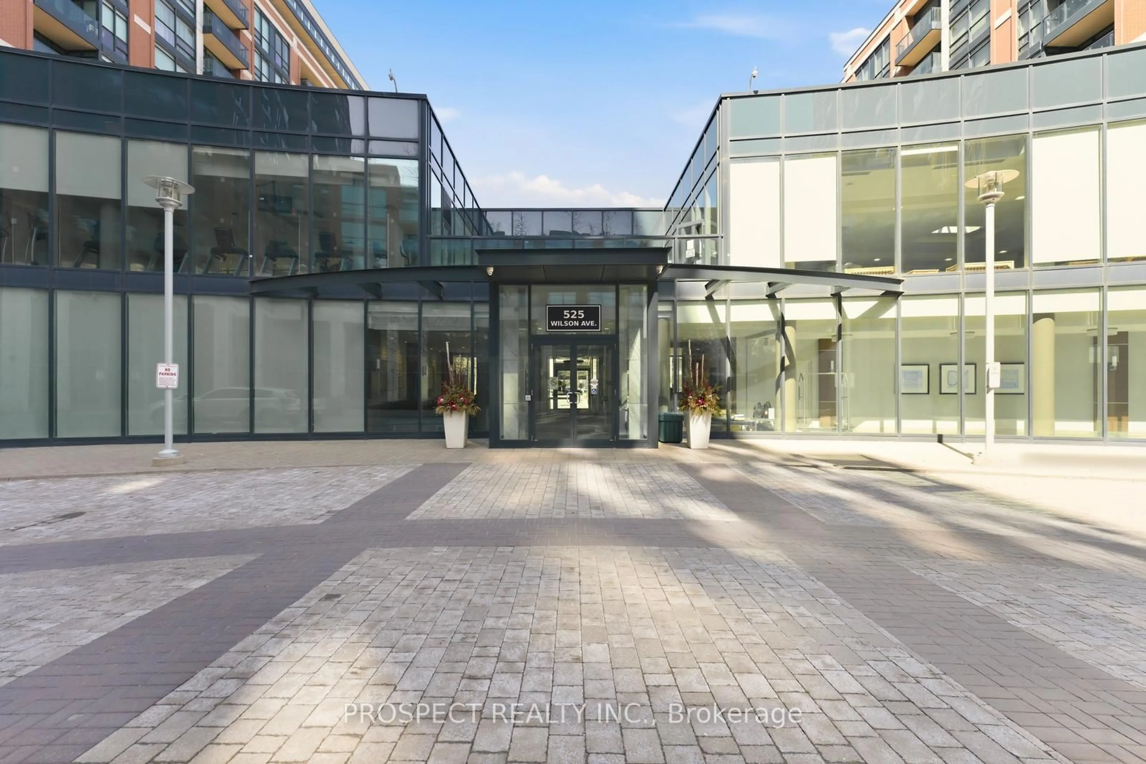 Indoor foyer for 525 Wilson Ave #129, Toronto Ontario M3H 0A7