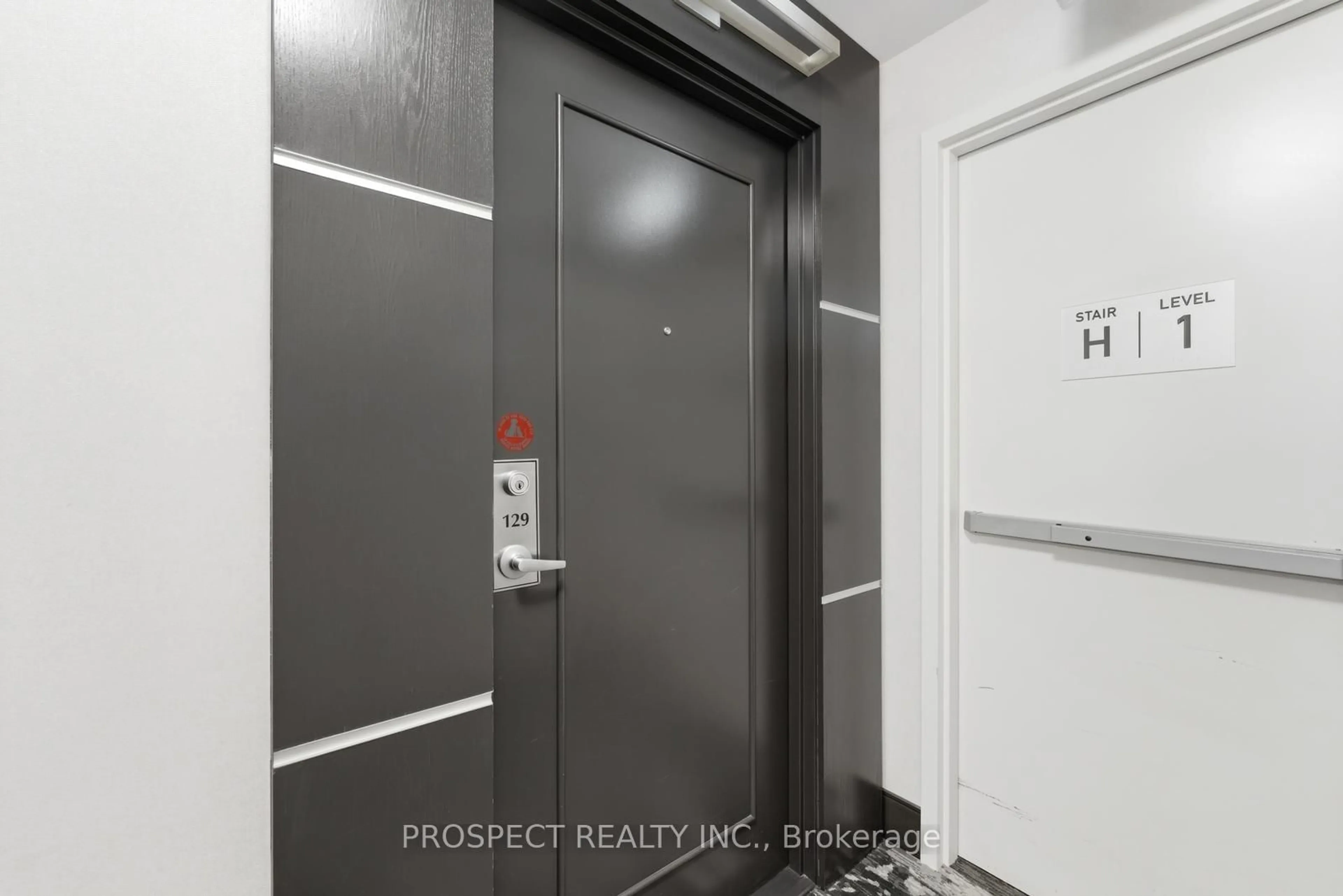 Indoor entryway for 525 Wilson Ave #129, Toronto Ontario M3H 0A7