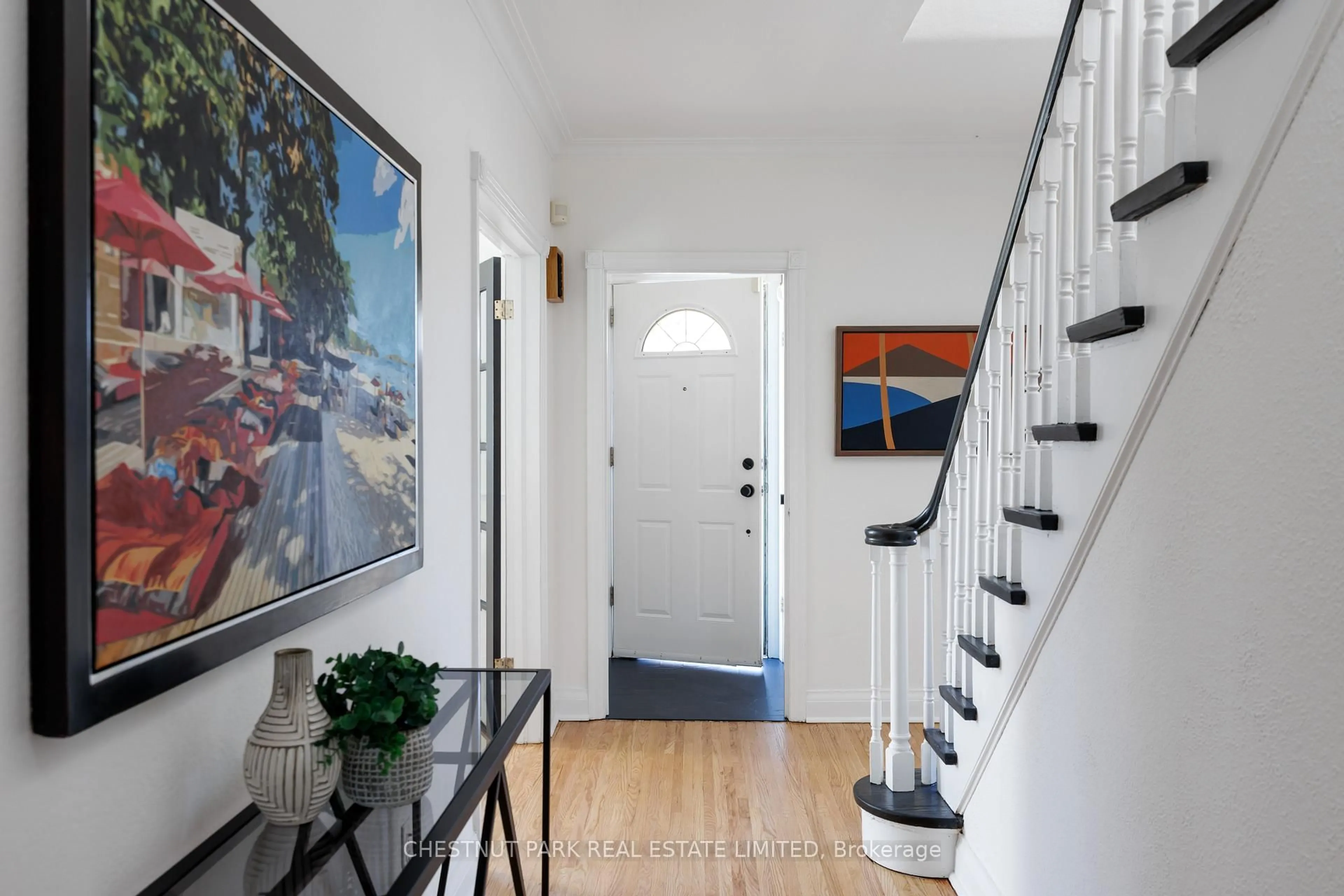 Indoor entryway for 264 Oriole Pkwy, Toronto Ontario M5P 2H3