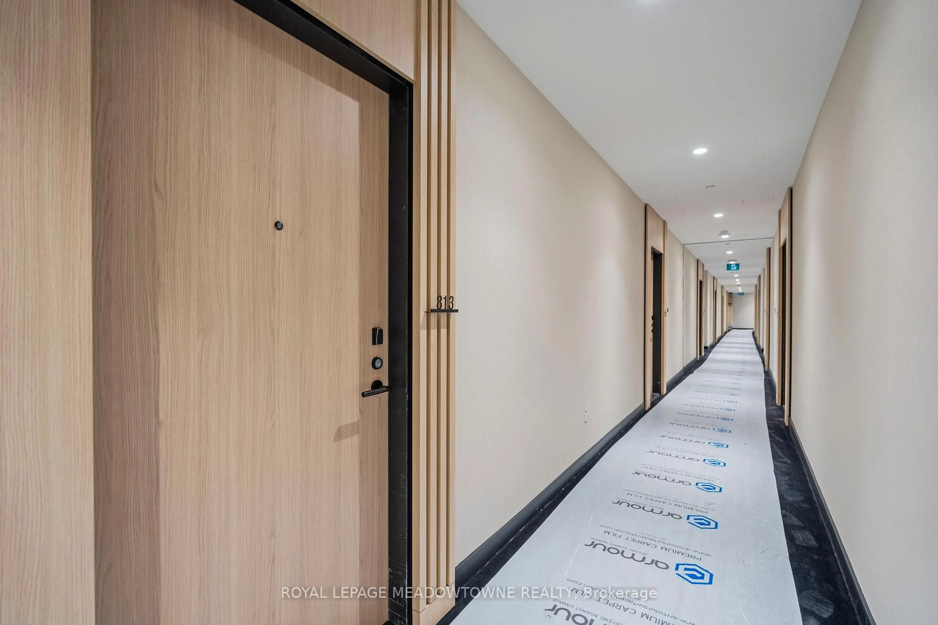 Indoor foyer for 15 Mercer St #813, Toronto Ontario M5V 1H2