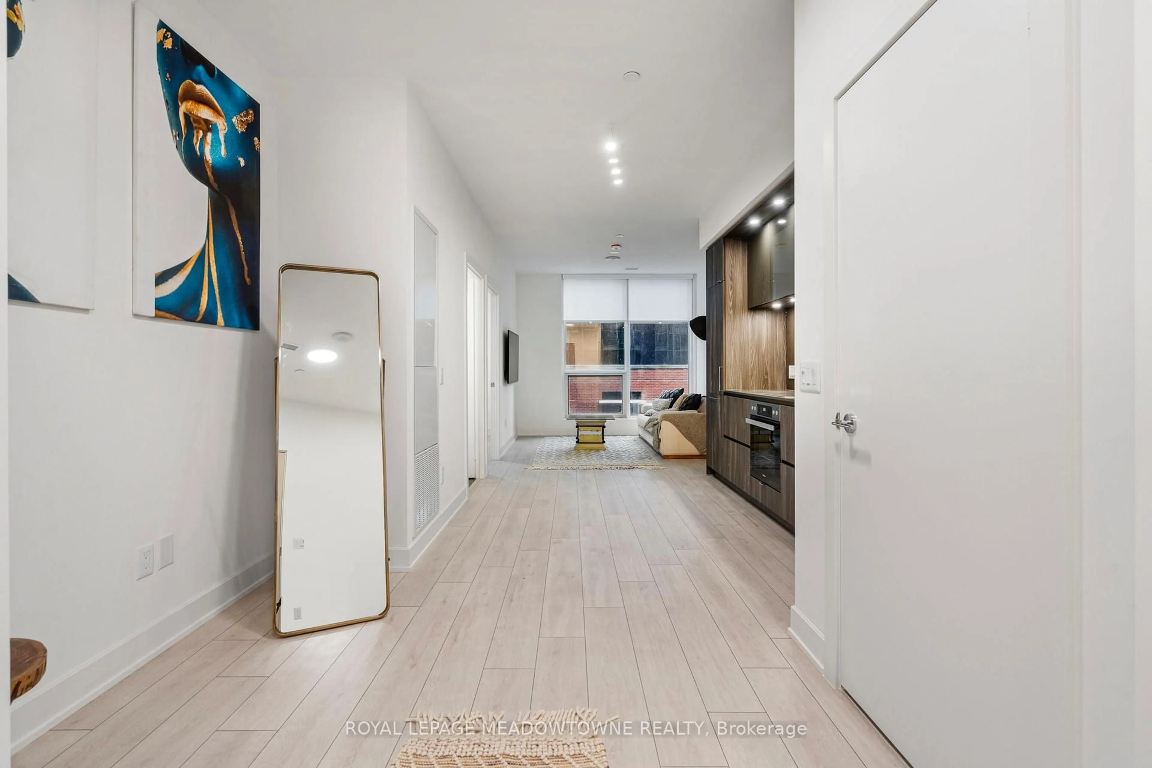 Indoor foyer for 15 Mercer St #813, Toronto Ontario M5V 1H2