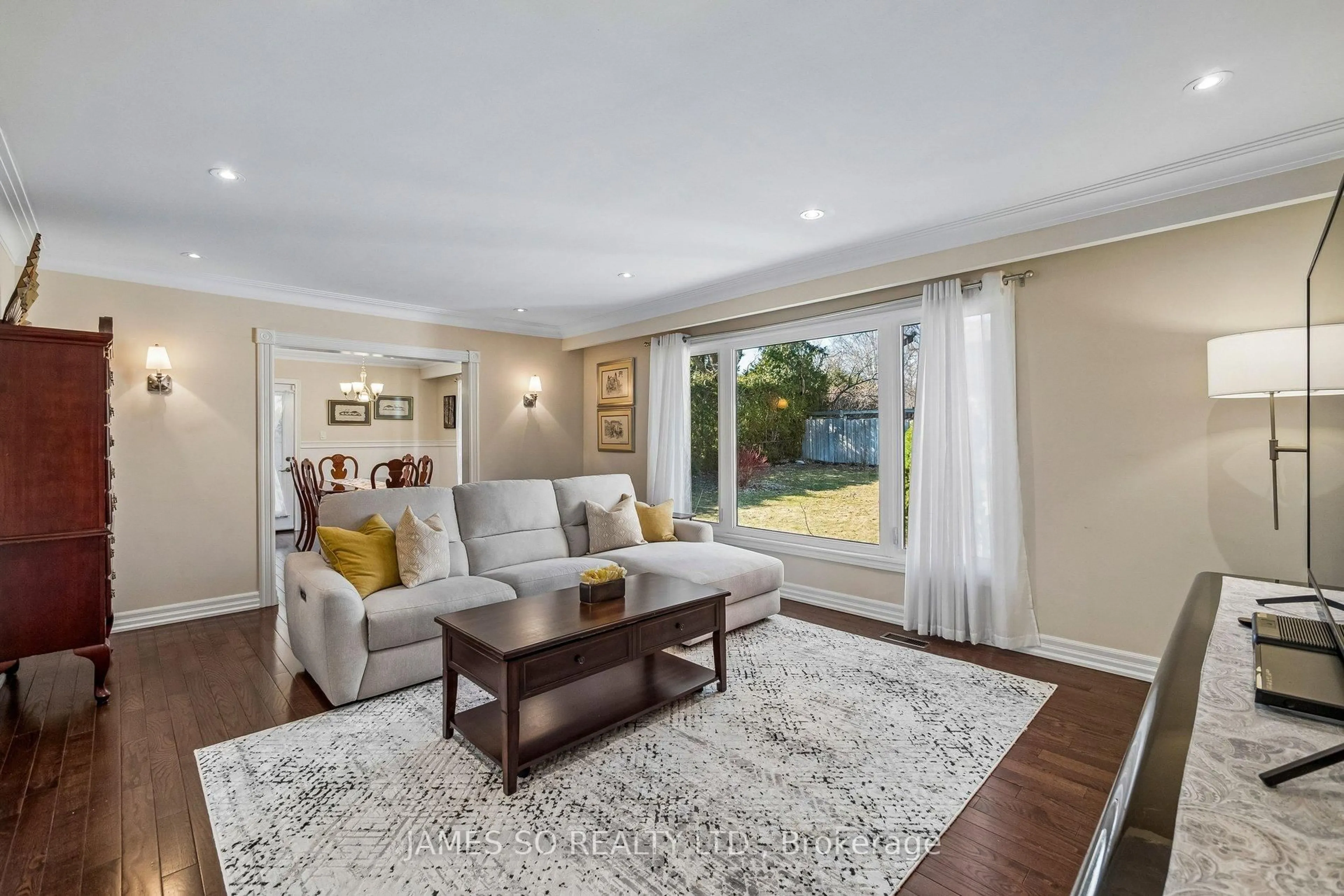 Living room with furniture, unknown for 129 Bannatyne Dr, Toronto Ontario M2L 2P5