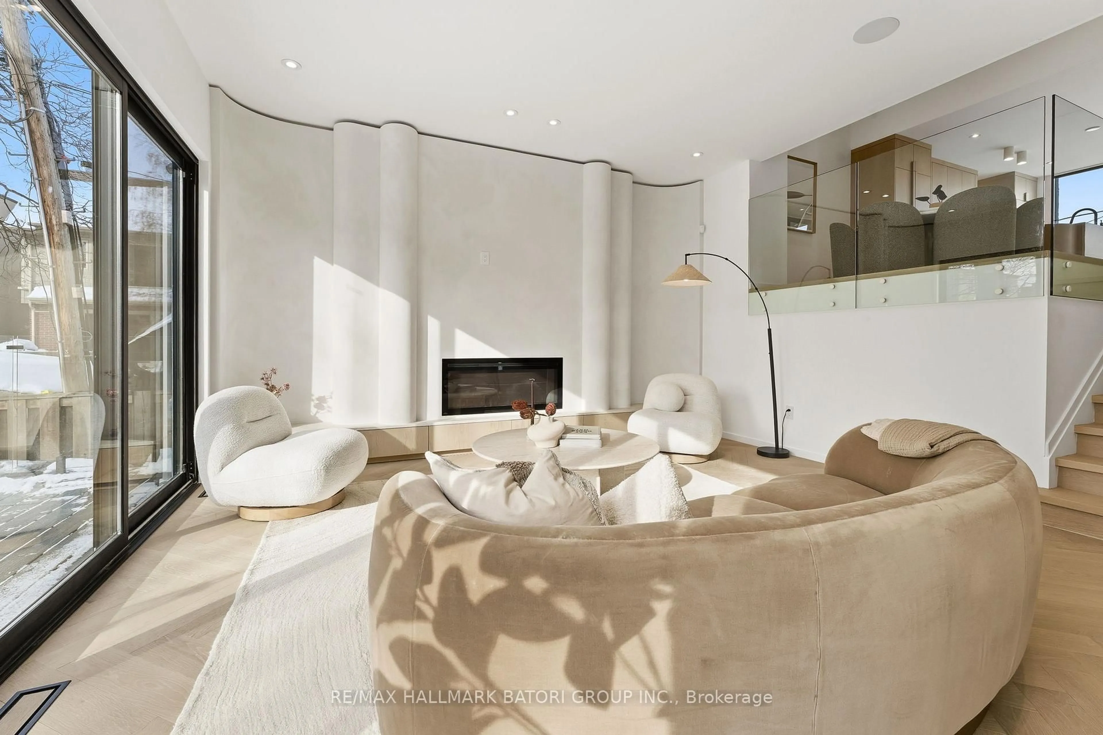 Living room with furniture, unknown for 532 Duplex Ave, Toronto Ontario M4R 1E6