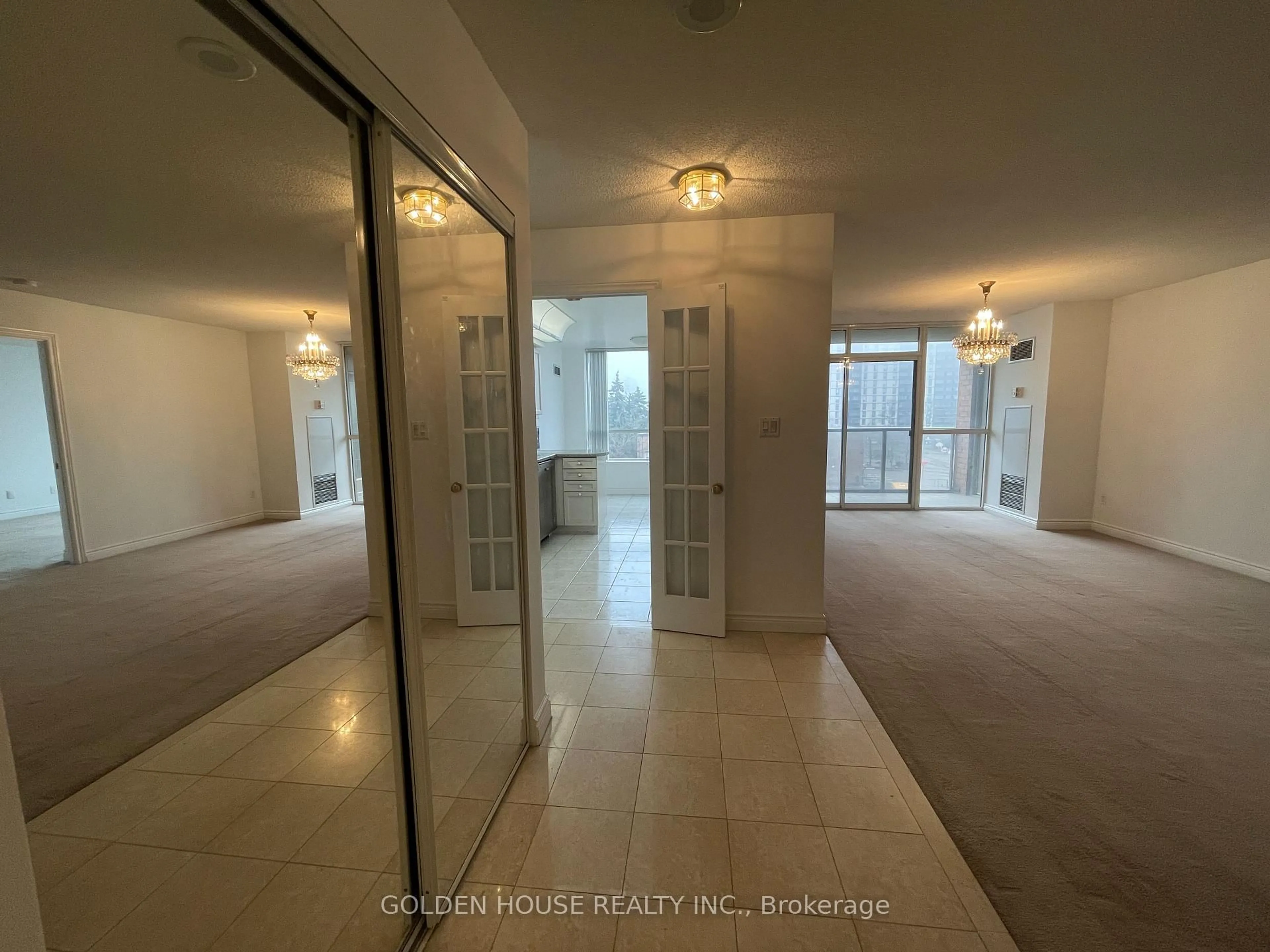 Indoor foyer for 3181 Bayview Ave #615, Toronto Ontario M2K 2Y2