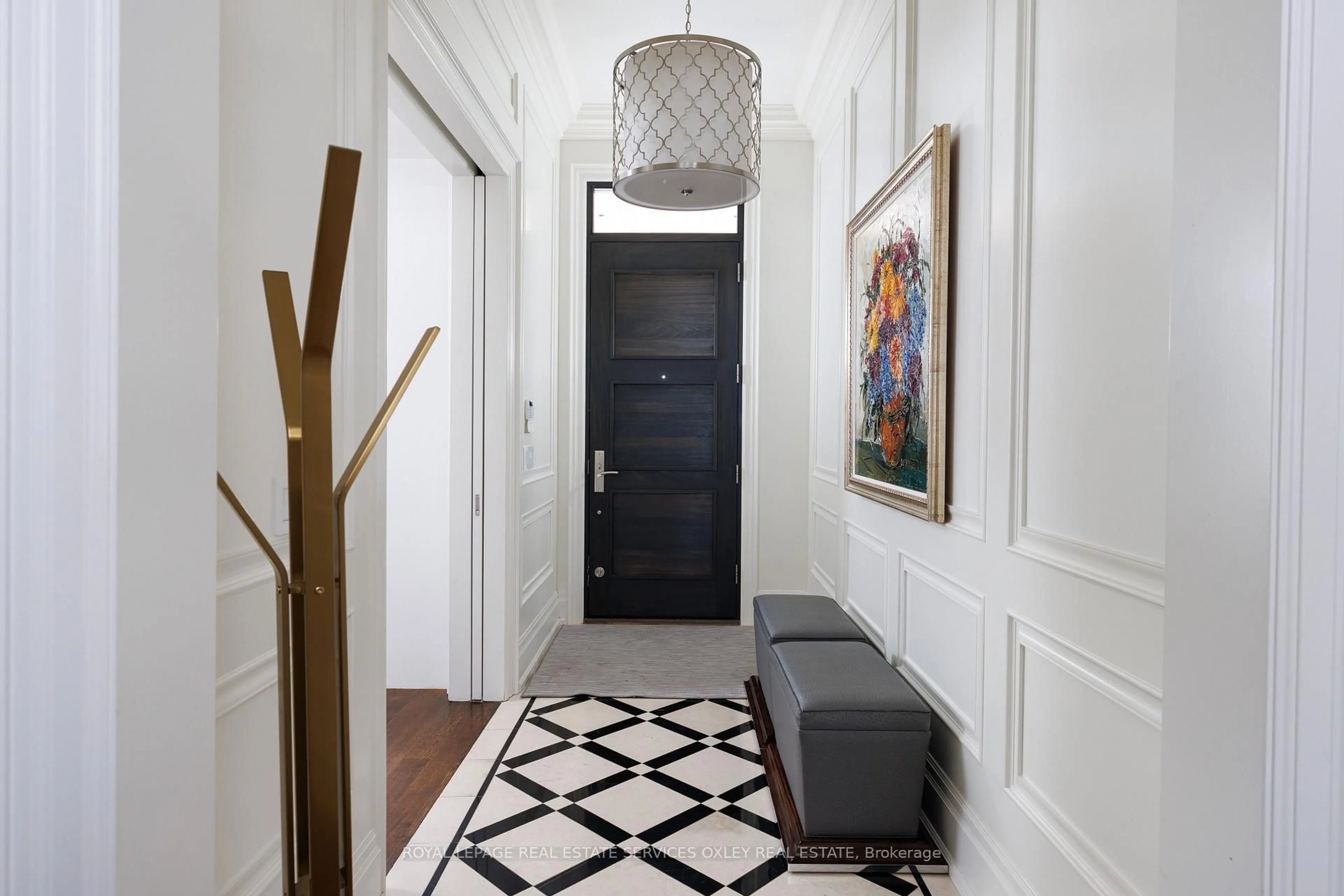 Indoor entryway for 20B Woodlawn Ave, Toronto Ontario M4V 1G7