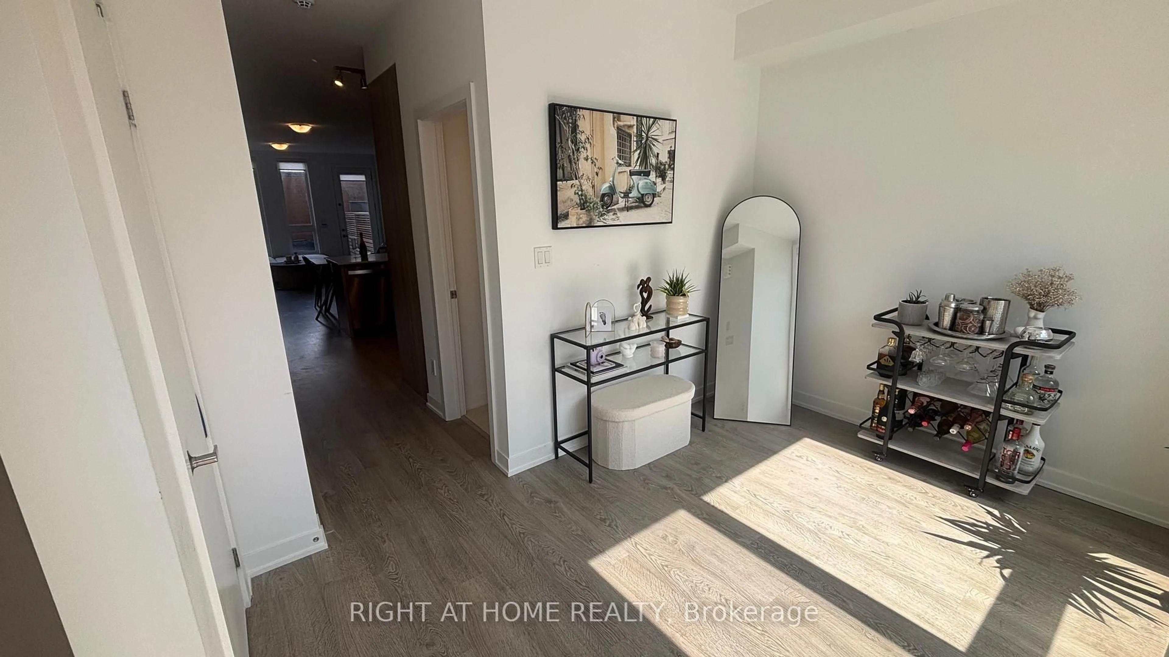 Indoor entryway for 110 Green Gardens Blvd, Toronto Ontario M6A 0E5