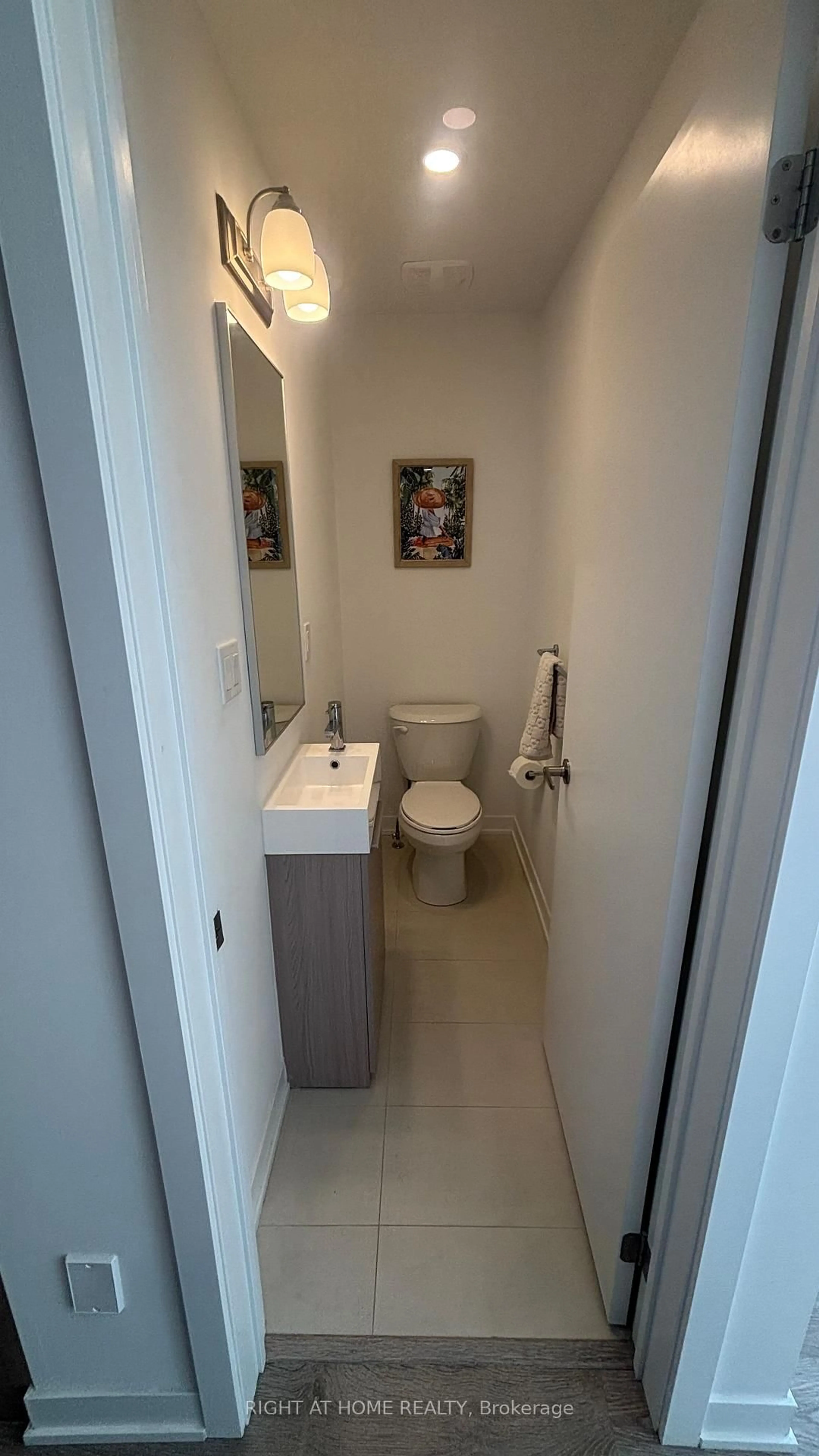 Standard bathroom, unknown for 110 Green Gardens Blvd, Toronto Ontario M6A 0E5