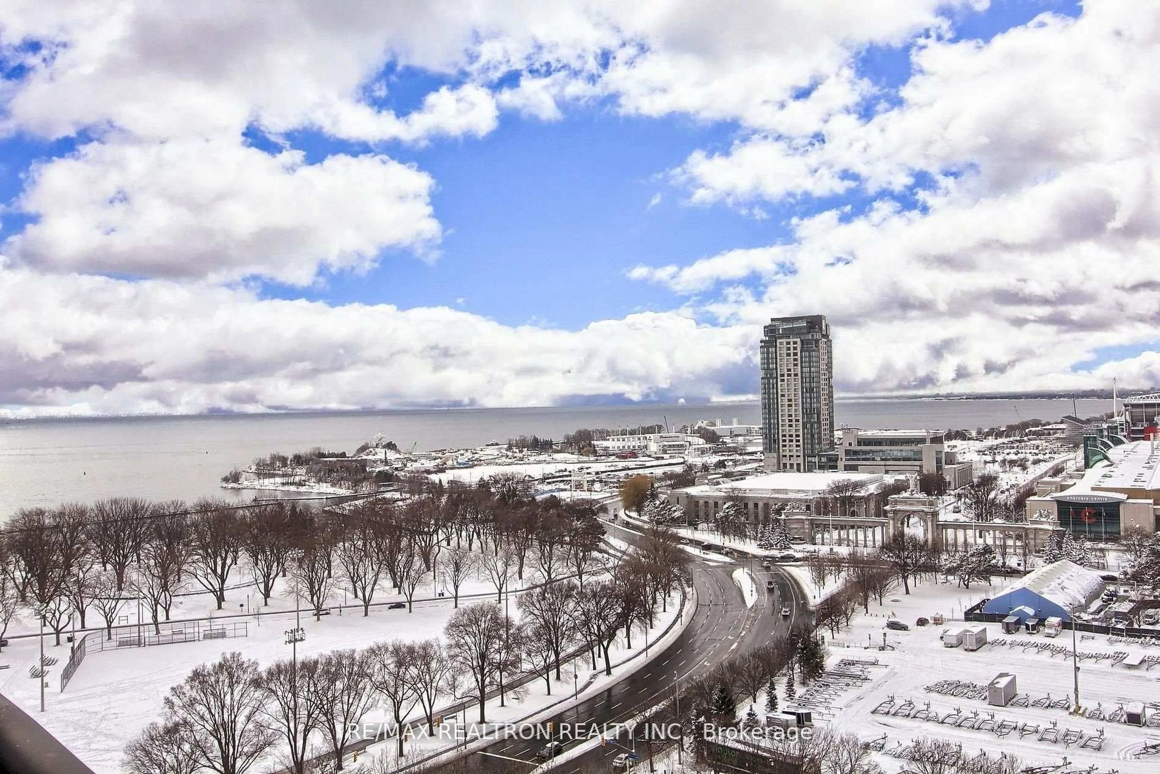 Blurry image for 219 Fort York Blvd #2011, Toronto Ontario M5V 1B1