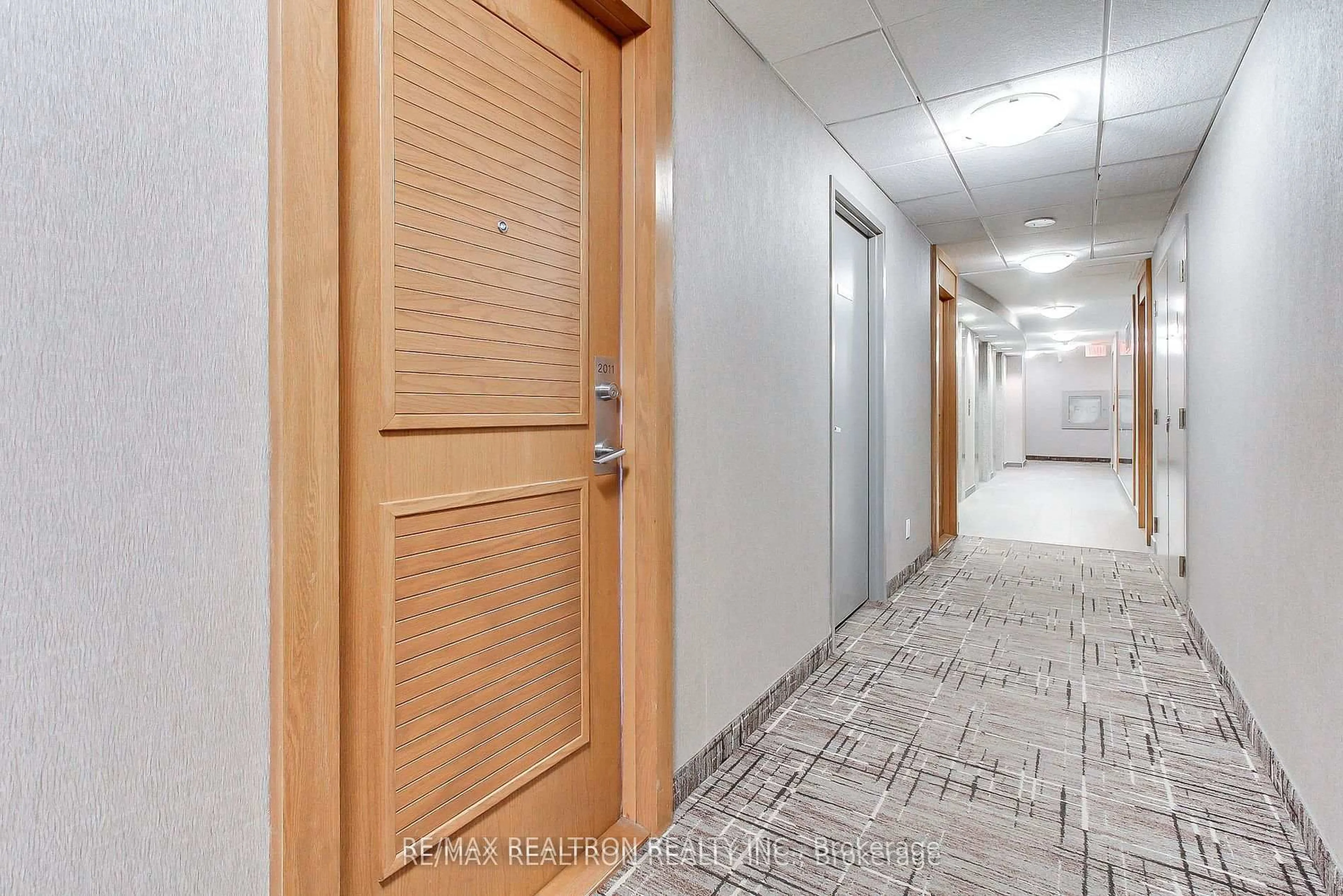 Indoor foyer for 219 Fort York Blvd #2011, Toronto Ontario M5V 1B1