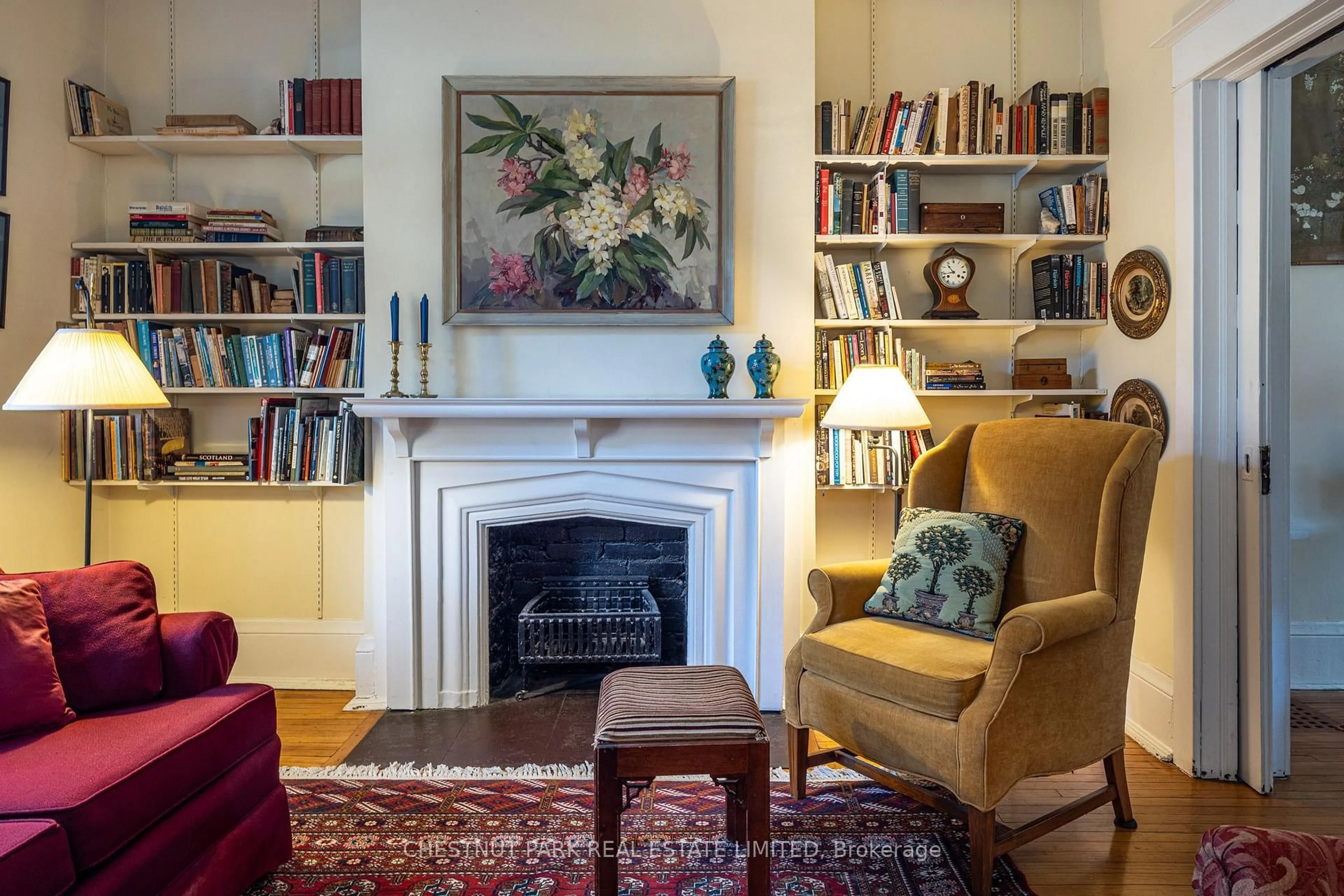 Living room with furniture, unknown for 31 Palmerston Gdns, Toronto Ontario M6G 1V8