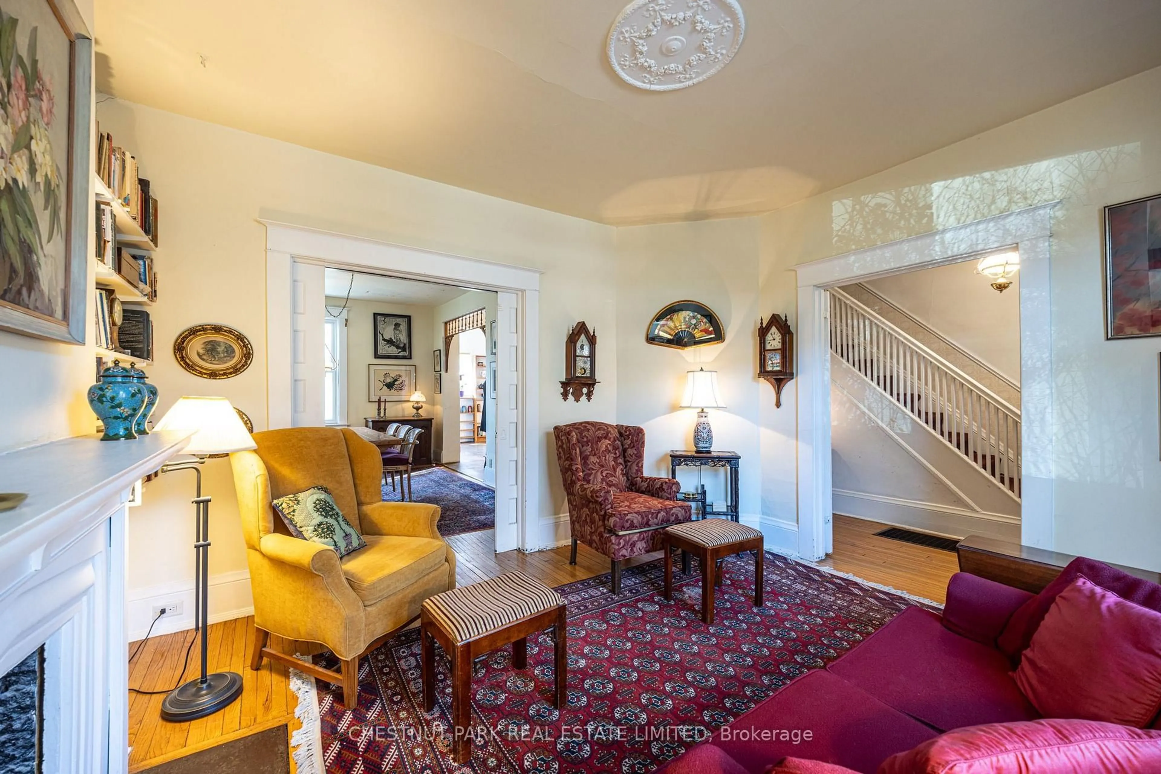 Indoor foyer for 31 Palmerston Gdns, Toronto Ontario M6G 1V8