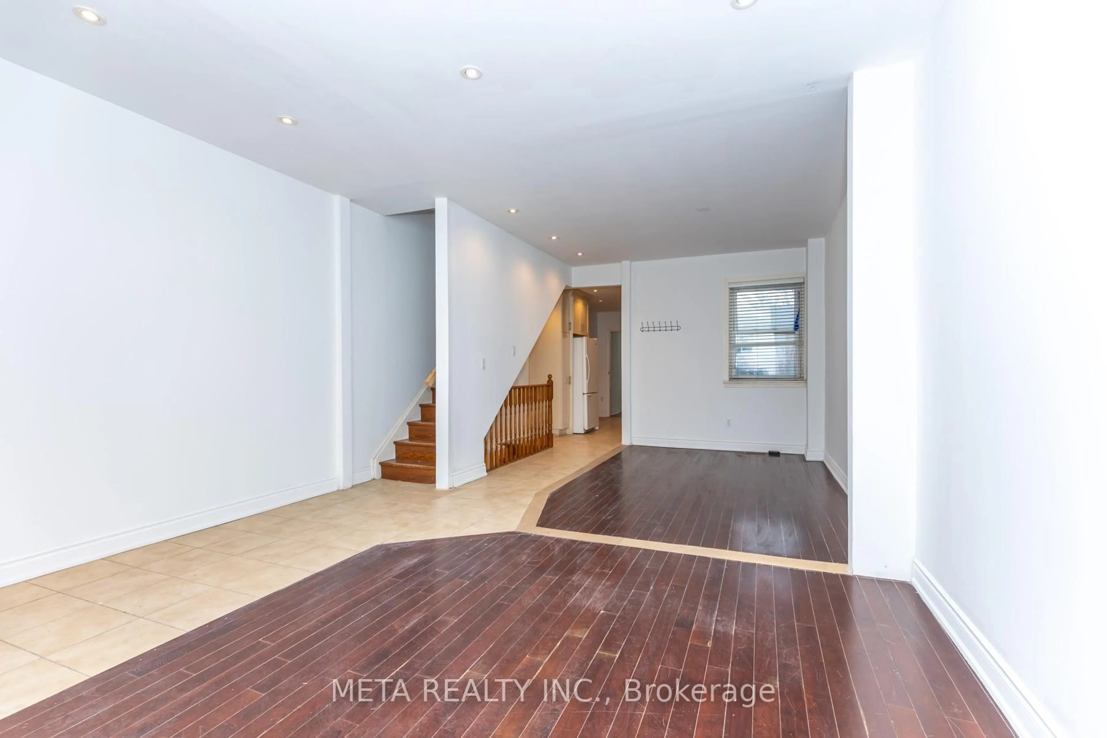 Indoor foyer for 14 Peel Ave, Toronto Ontario M6J 1M4