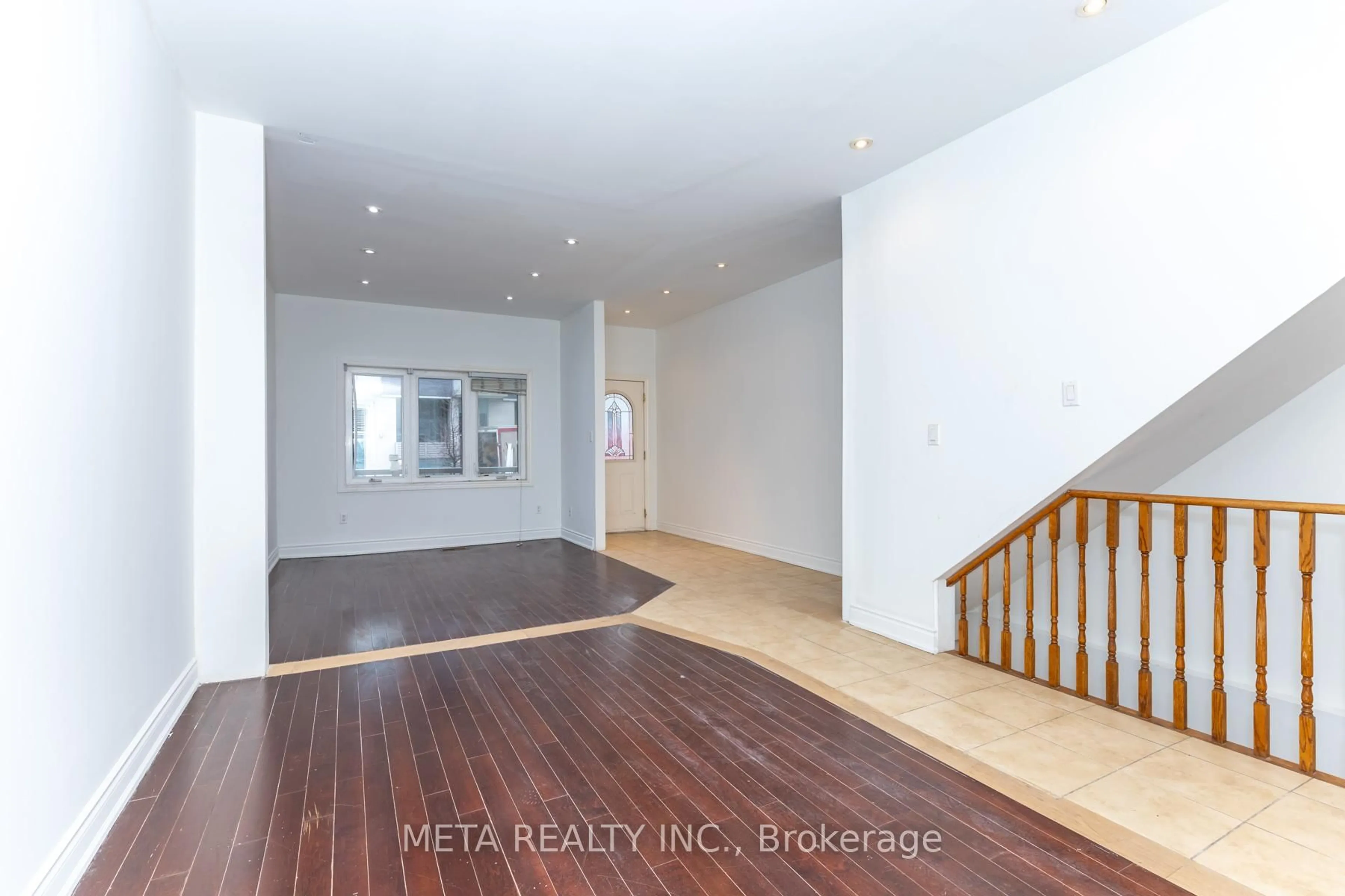 Indoor entryway for 14 Peel Ave, Toronto Ontario M6J 1M4