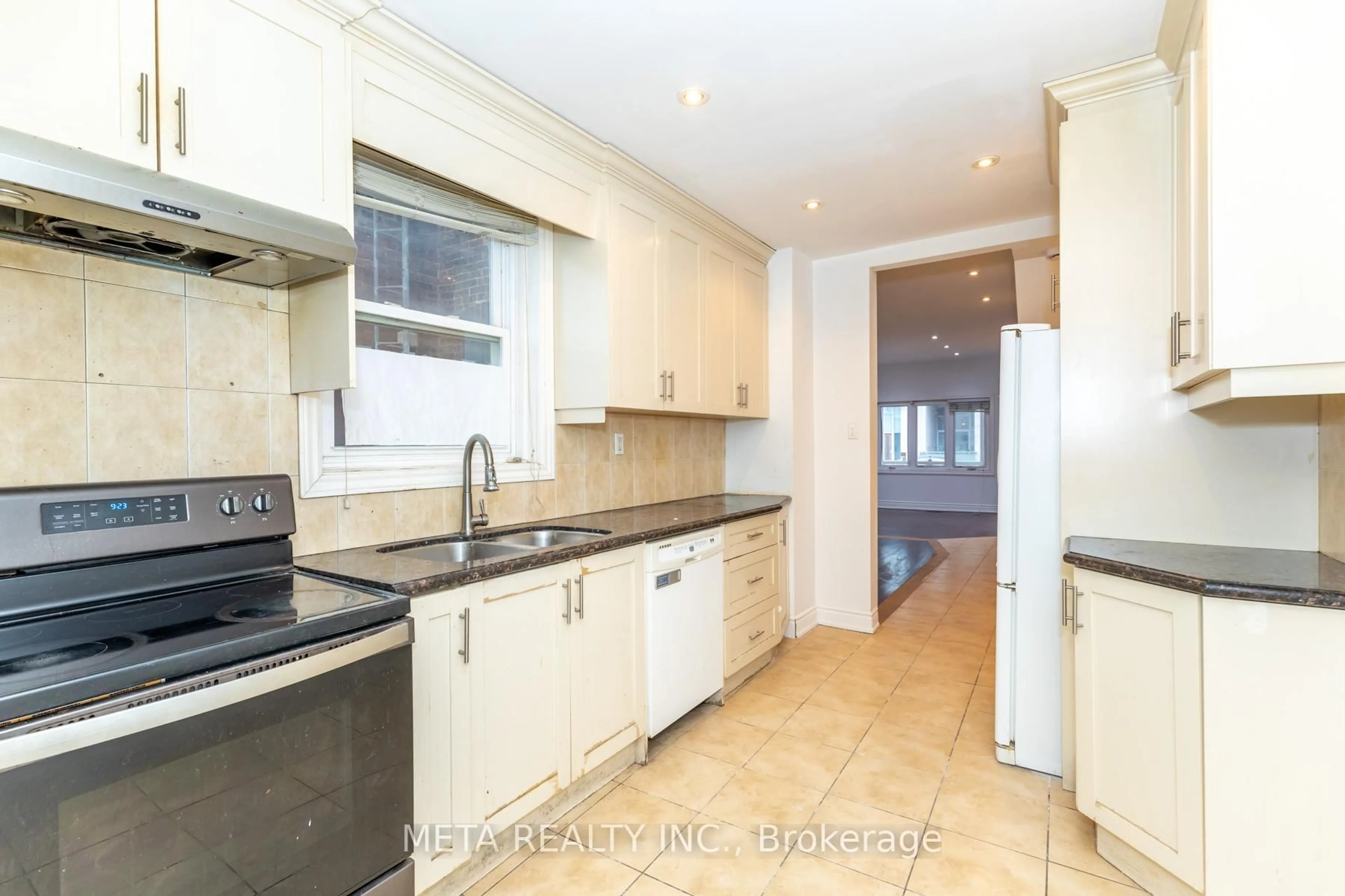 Unknown for 14 Peel Ave, Toronto Ontario M6J 1M4