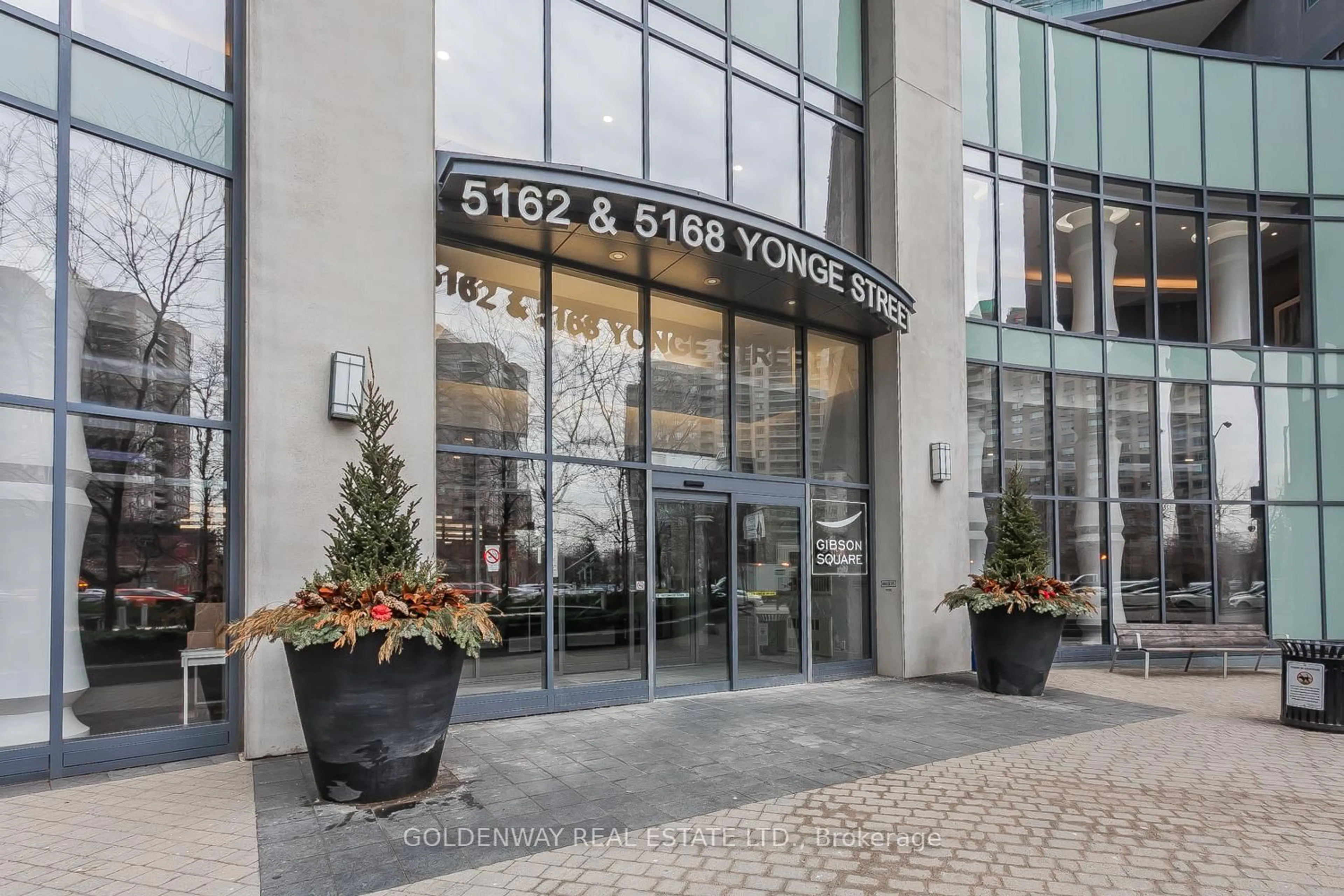 Indoor foyer for 5162 Yonge St #1815, Toronto Ontario M2N 0E9