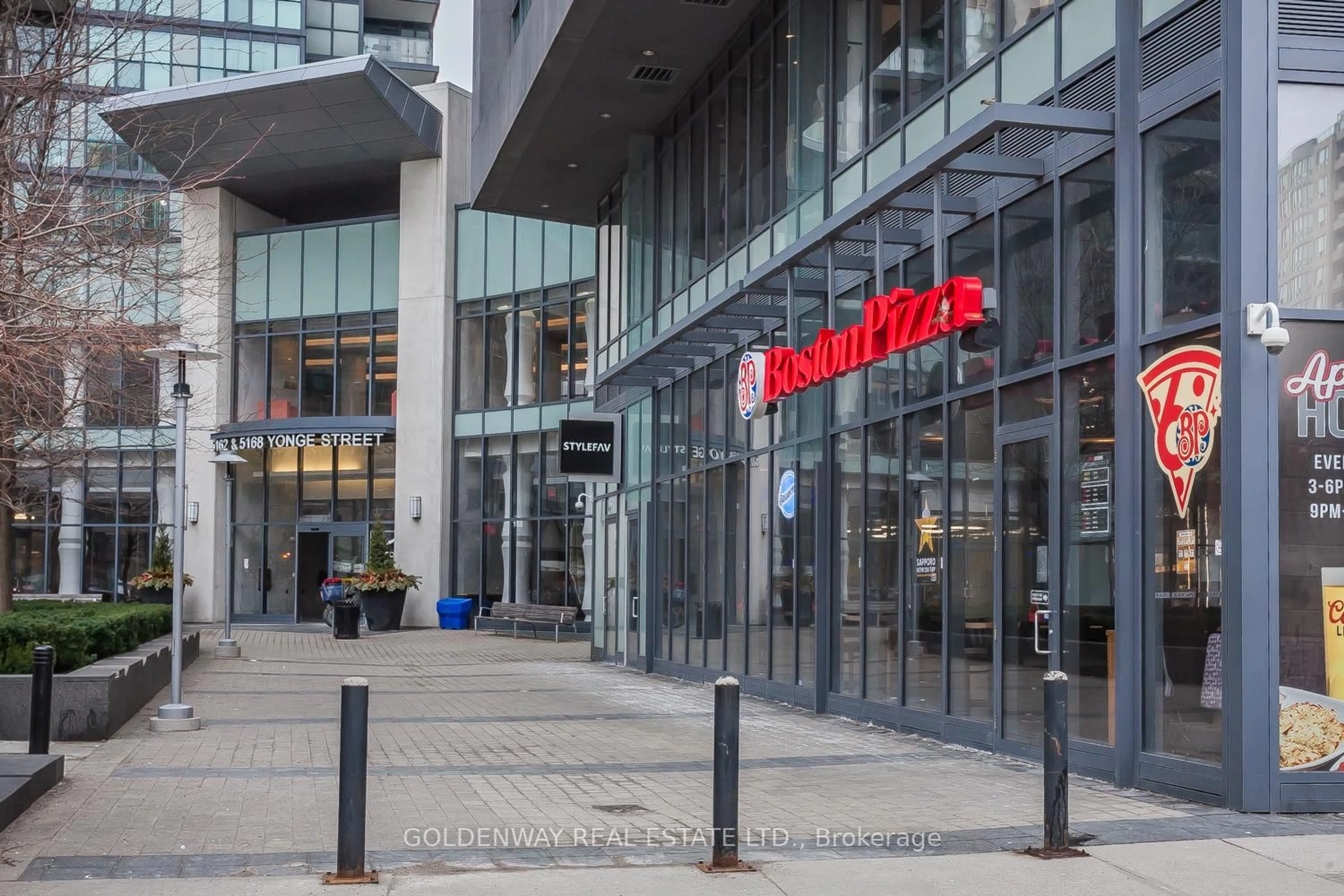 Indoor foyer for 5162 Yonge St #1815, Toronto Ontario M2N 0E9