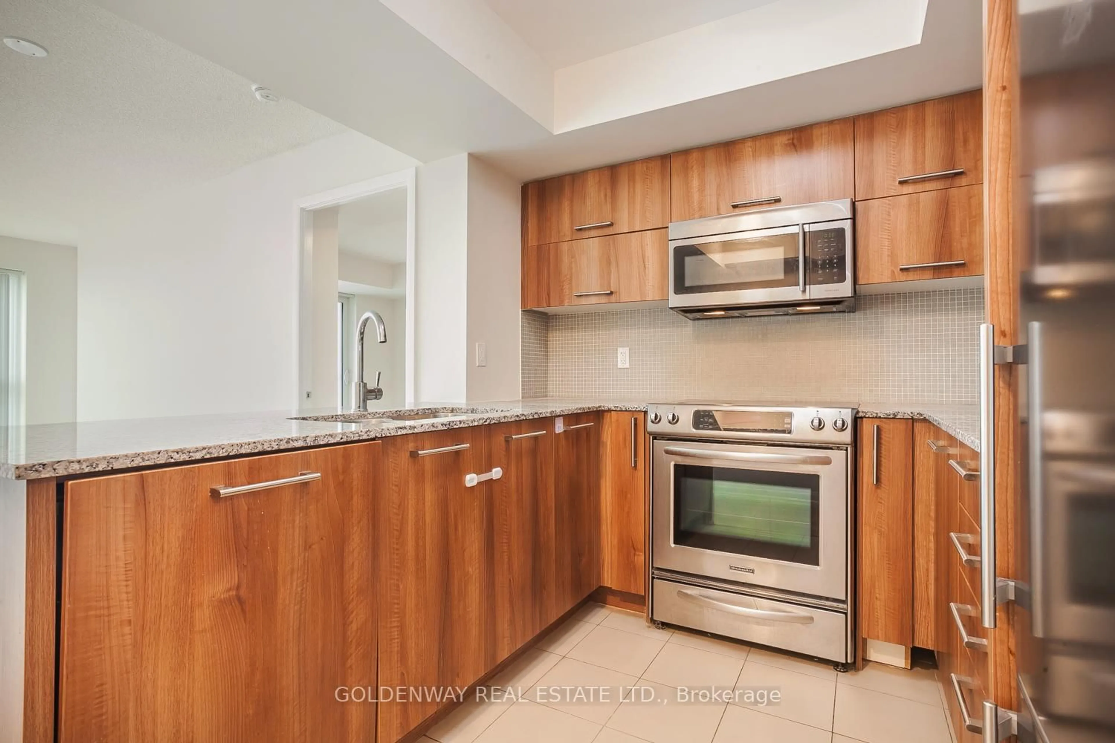 Standard kitchen, unknown for 5162 Yonge St #1815, Toronto Ontario M2N 0E9