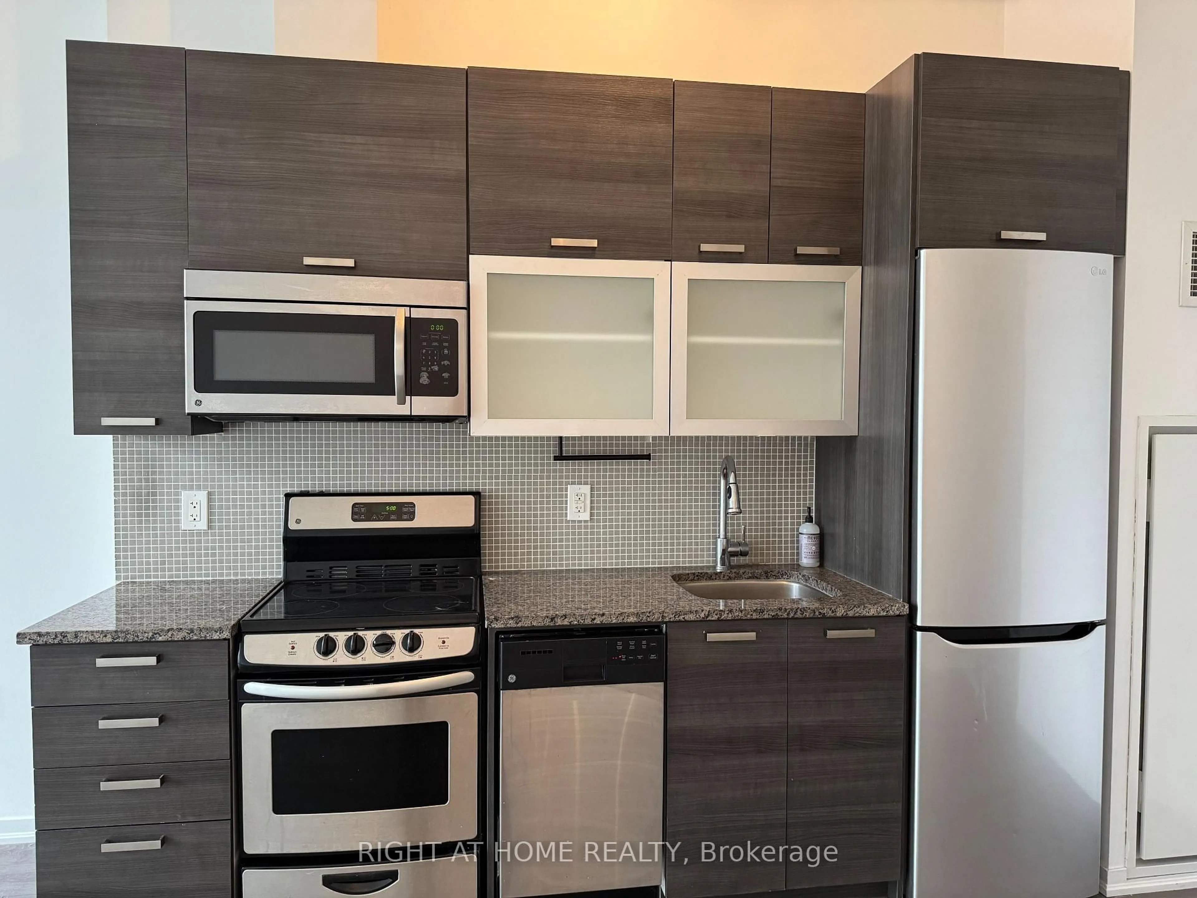 Standard kitchen, unknown for 36 Lisgar St #321, Toronto Ontario M6J 0B1