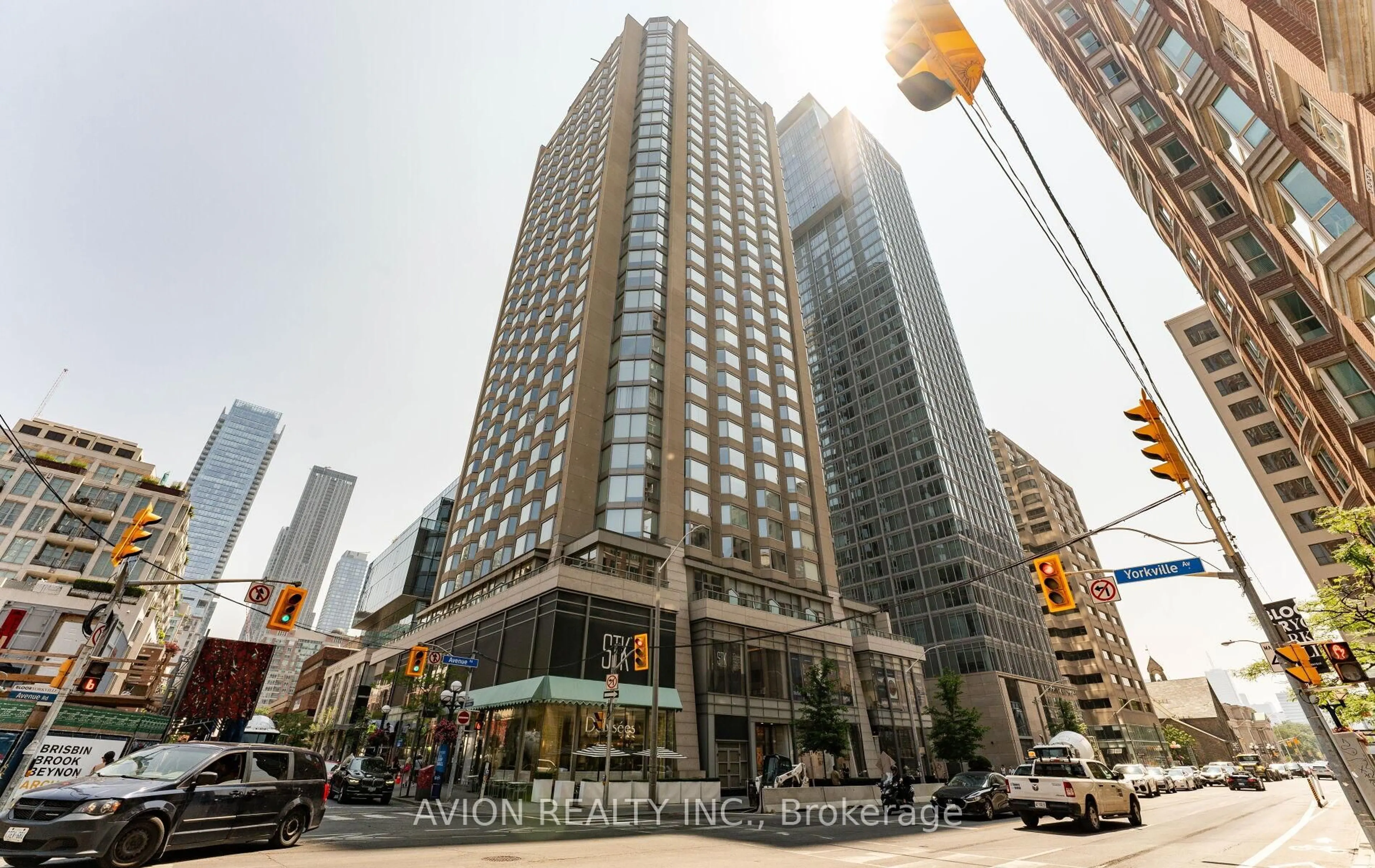 Indoor foyer for 155 Yorkville Ave #2120, Toronto Ontario M5R 1C4