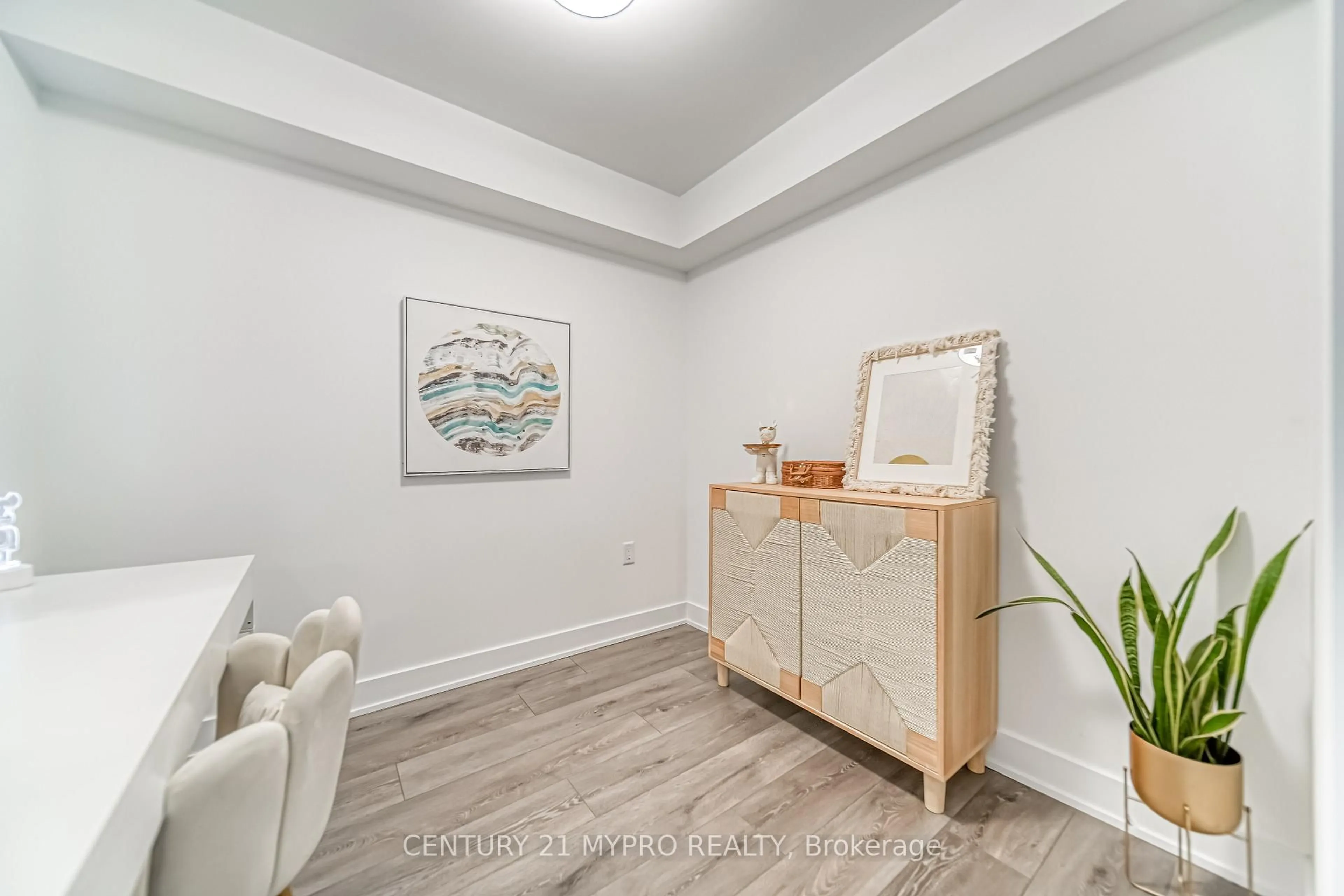 Unknown for 585 Bloor St #1621, Toronto Ontario M4W 0B3