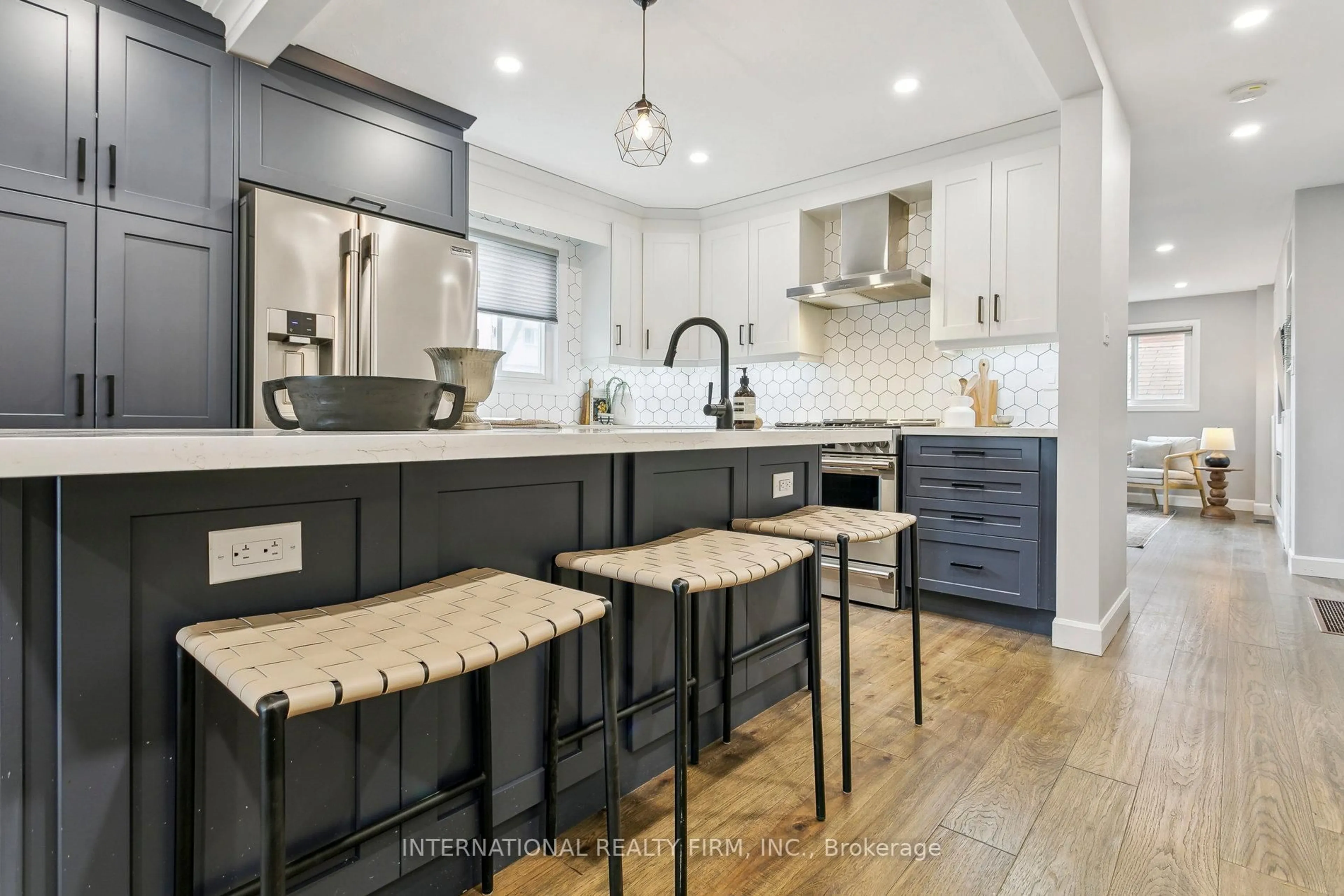 Open concept kitchen, unknown for 50 Denison Ave, Toronto Ontario M5T 2M8