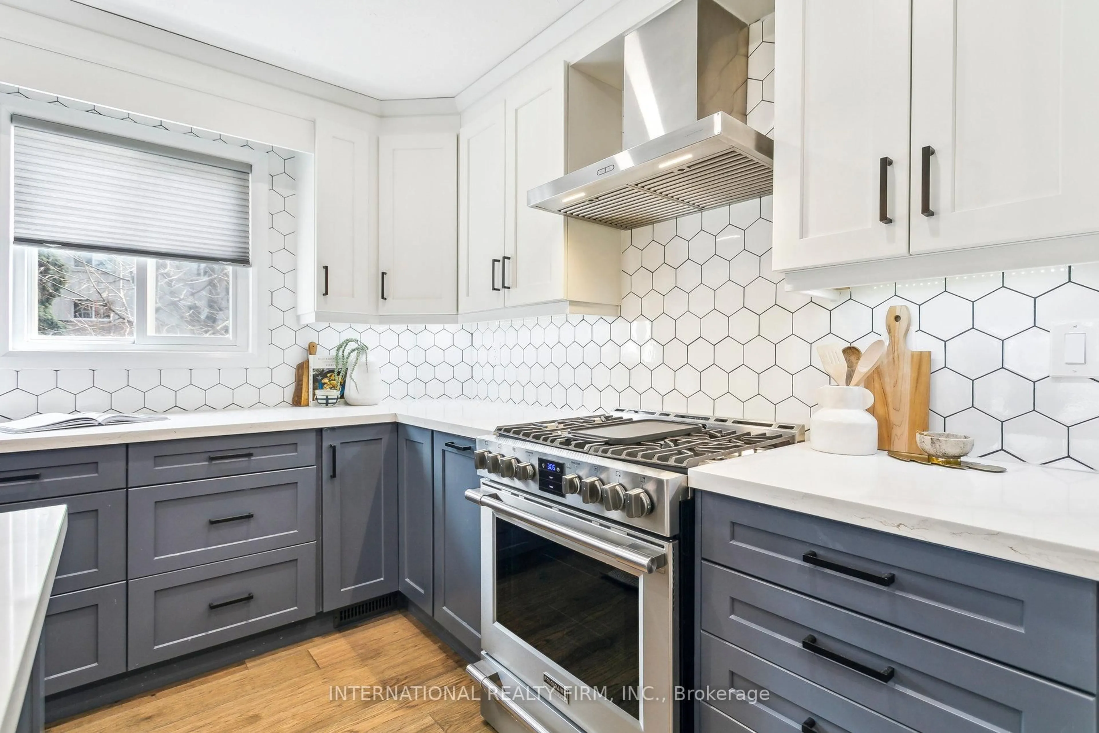 Open concept kitchen, ceramic/tile floor for 50 Denison Ave, Toronto Ontario M5T 2M8