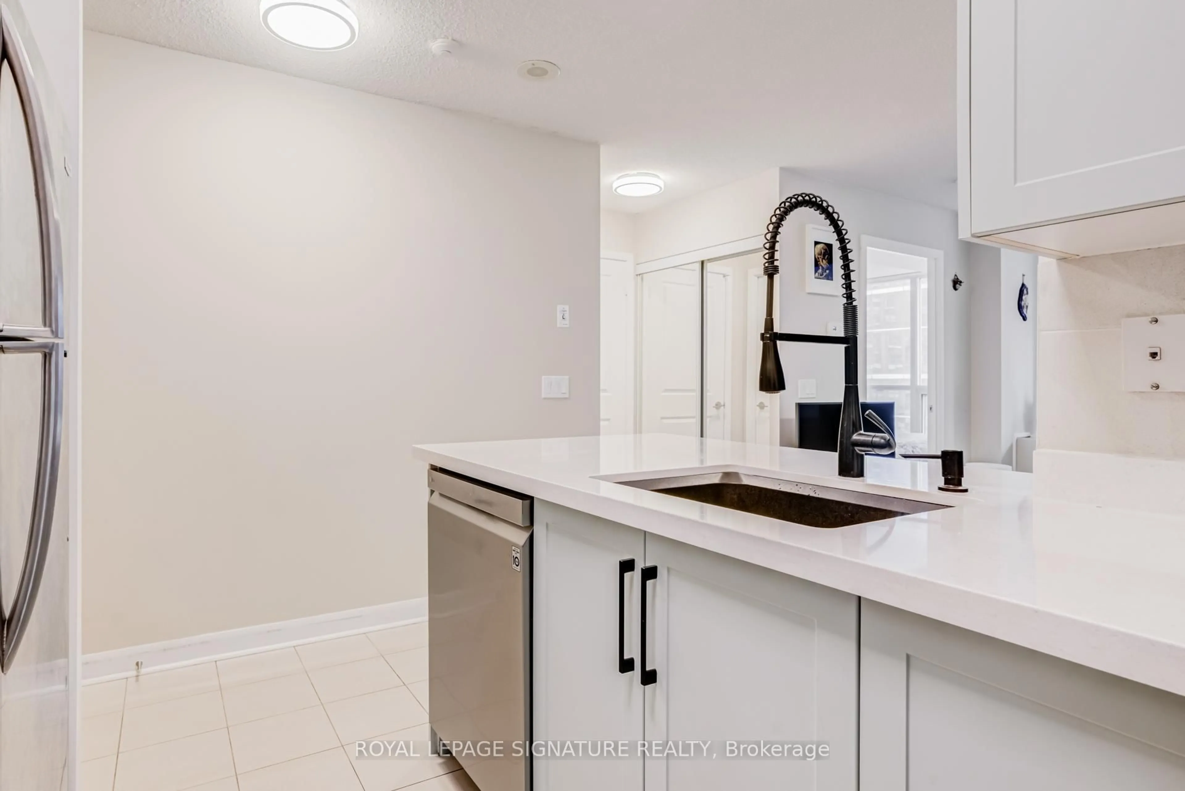 Unknown for 4978 Yonge St #1011, Toronto Ontario M2N 7G8