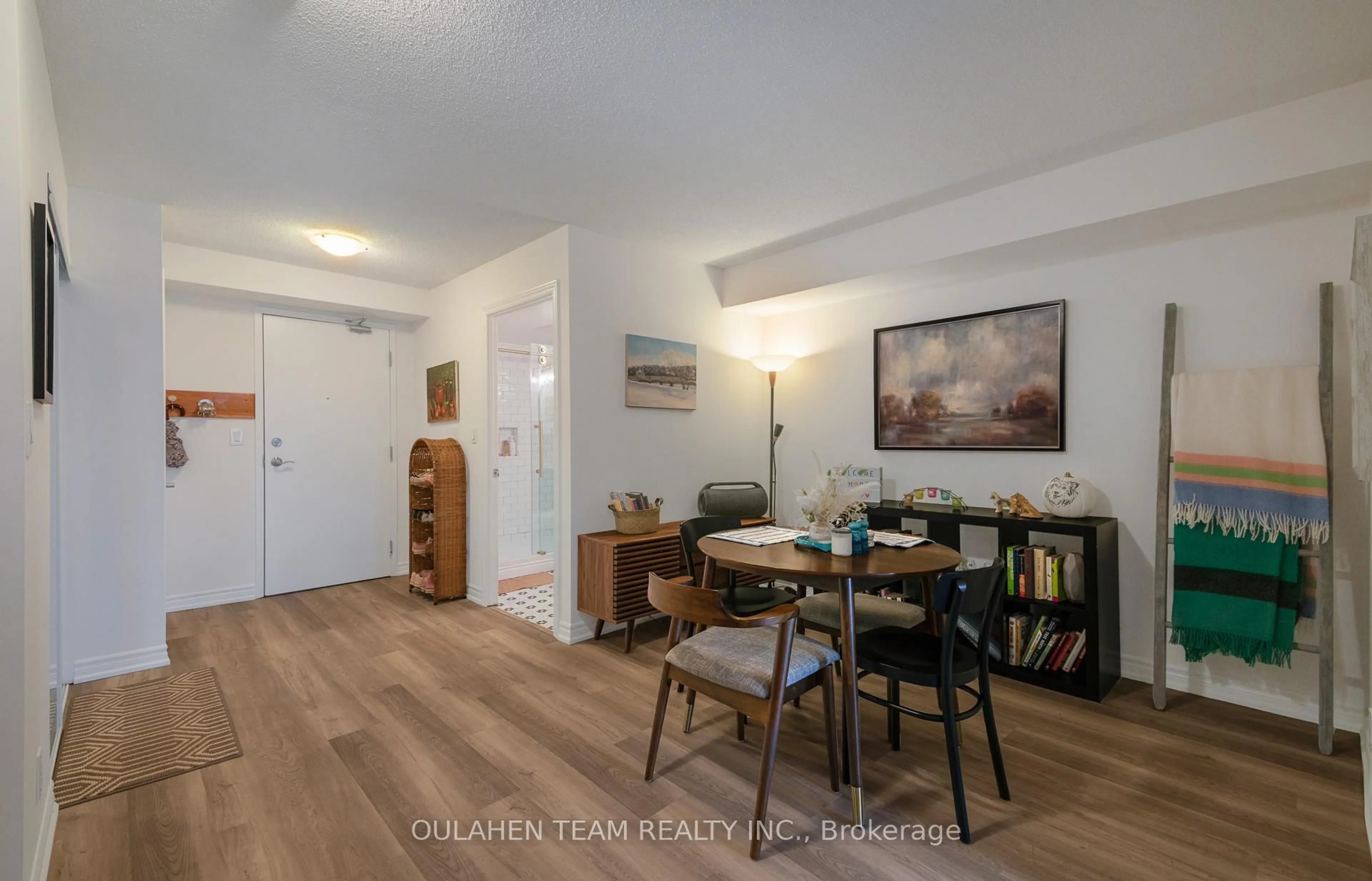 A pic of a room for 225 Wellesley St #516, Toronto Ontario M4X 1X8