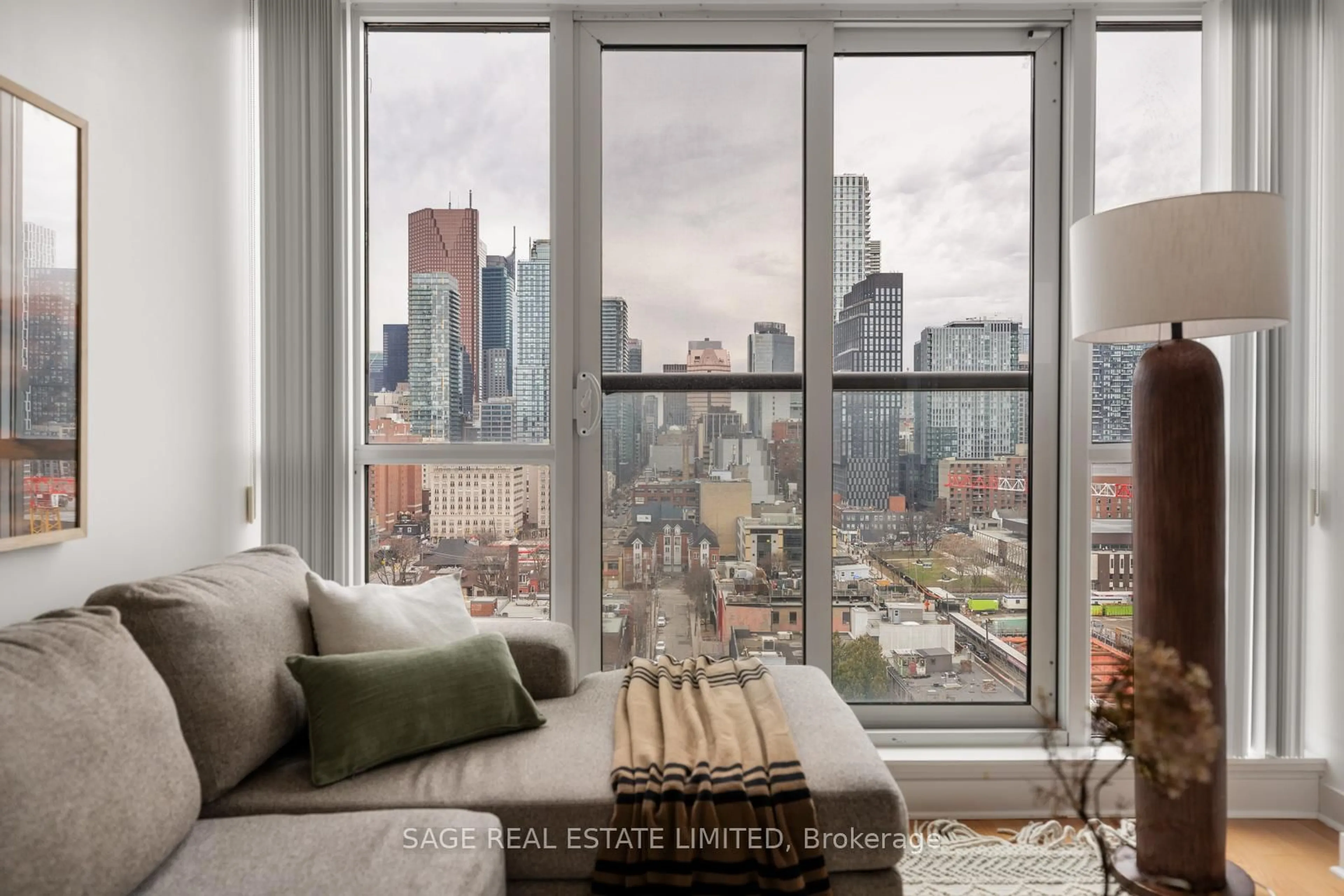 Living room with furniture, unknown for 320 Richmond St #LPH13, Toronto Ontario M5A 1P9