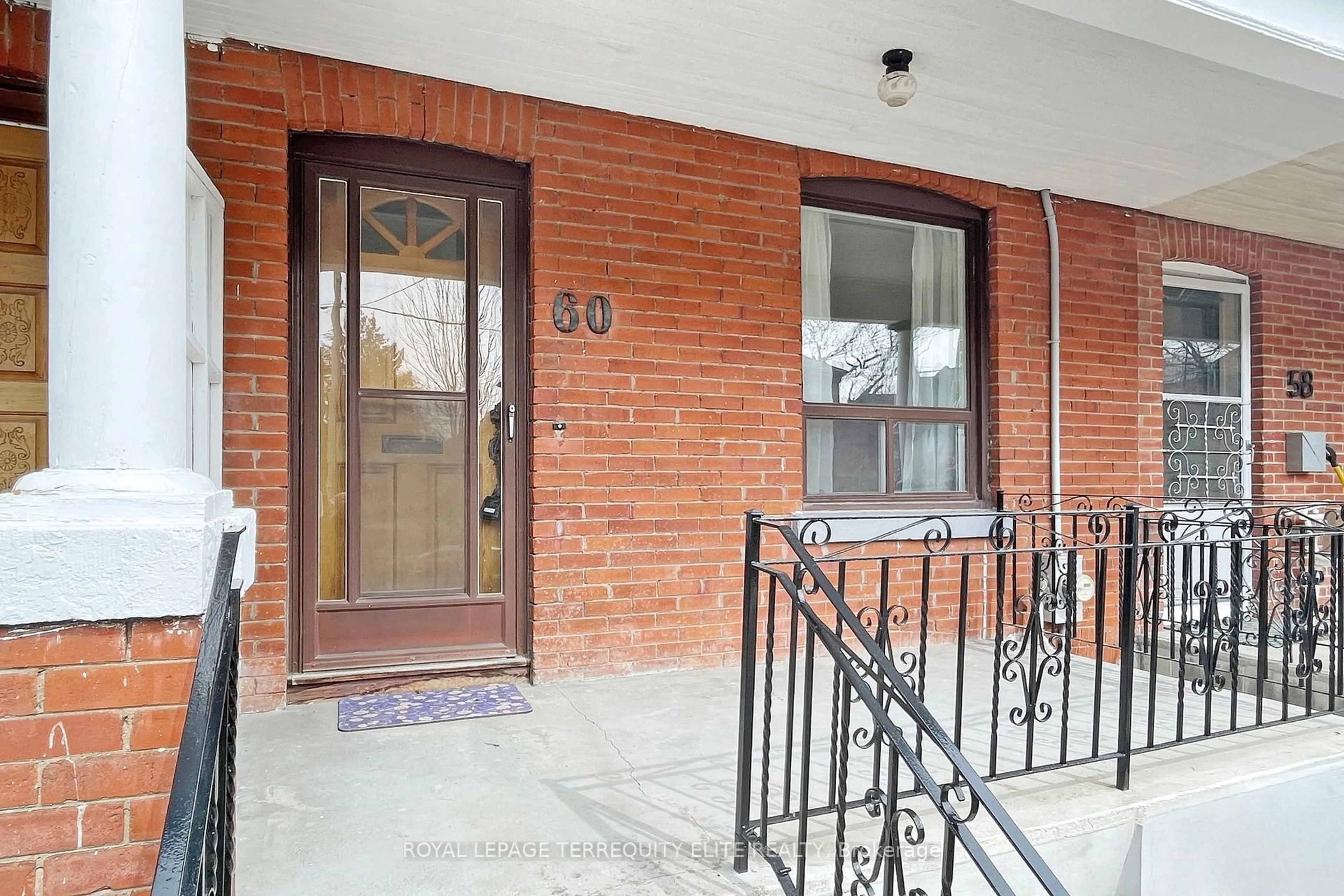 Unknown for 60 Ulster St, Toronto Ontario M5S 1E5