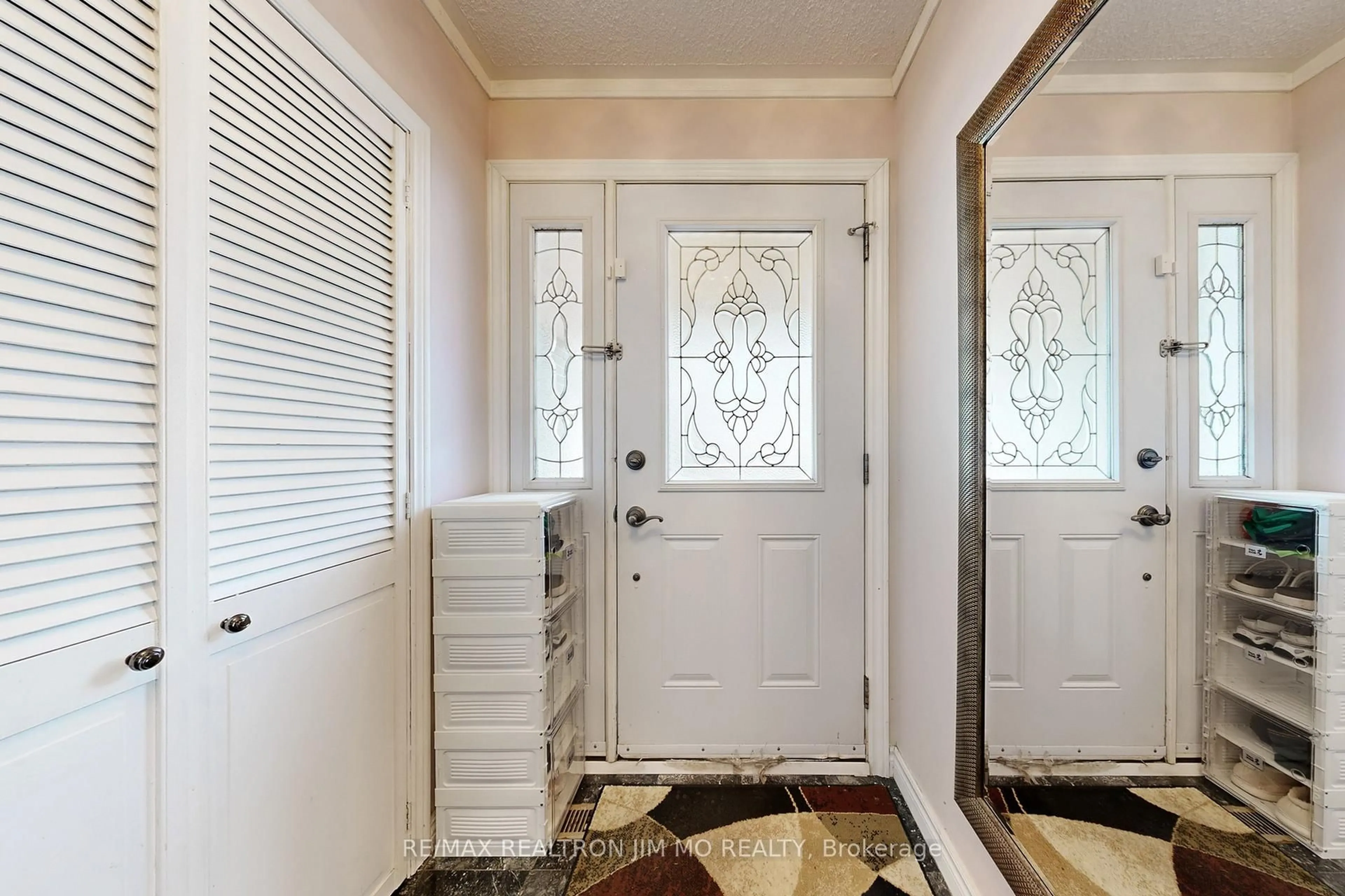 Indoor entryway for 50 Nymark Ave, Toronto Ontario M2J 2G9