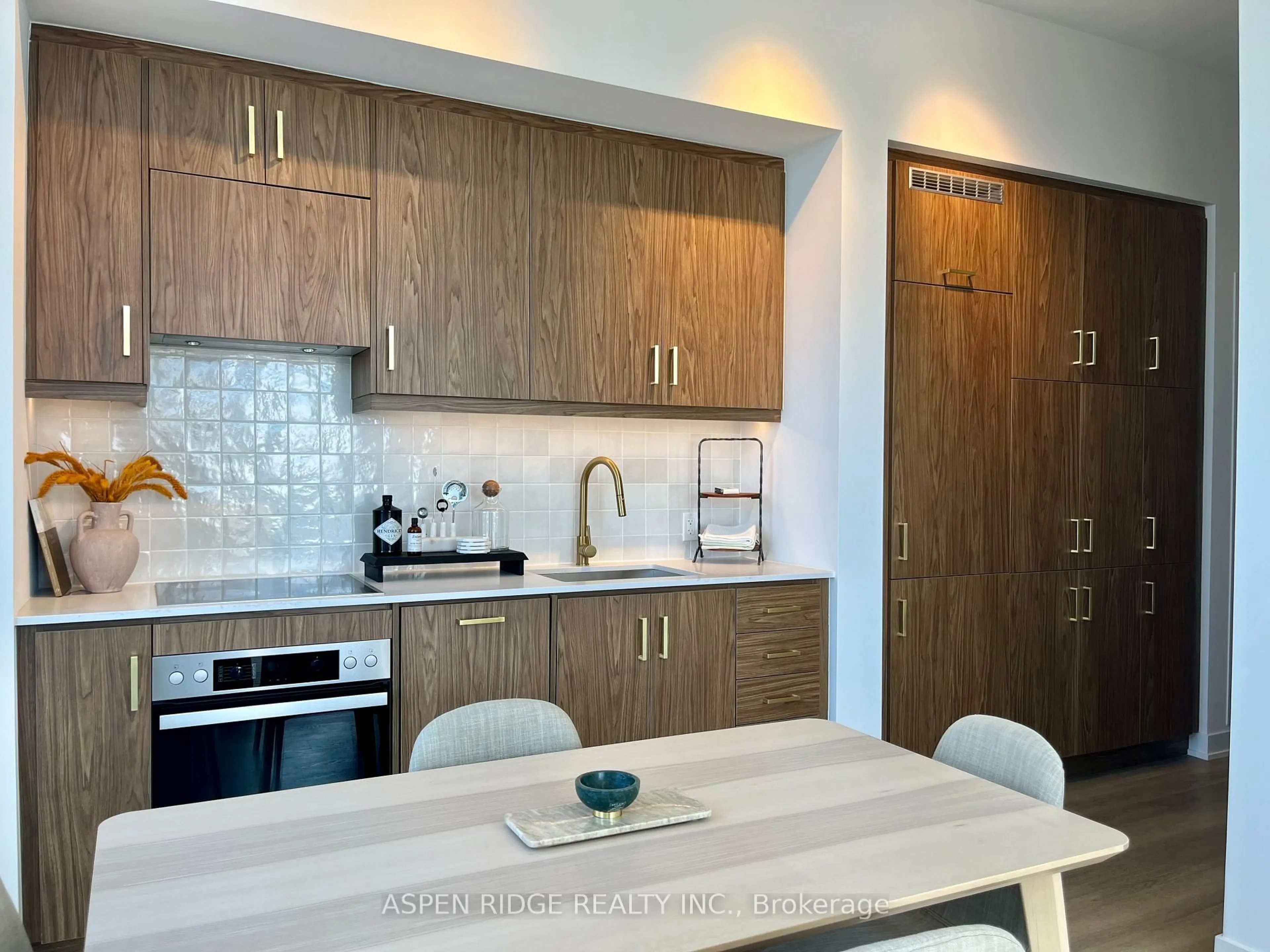 Contemporary kitchen, ceramic/tile floor for 9 Tecumseth St #PH21, Toronto Ontario M5V 0S5