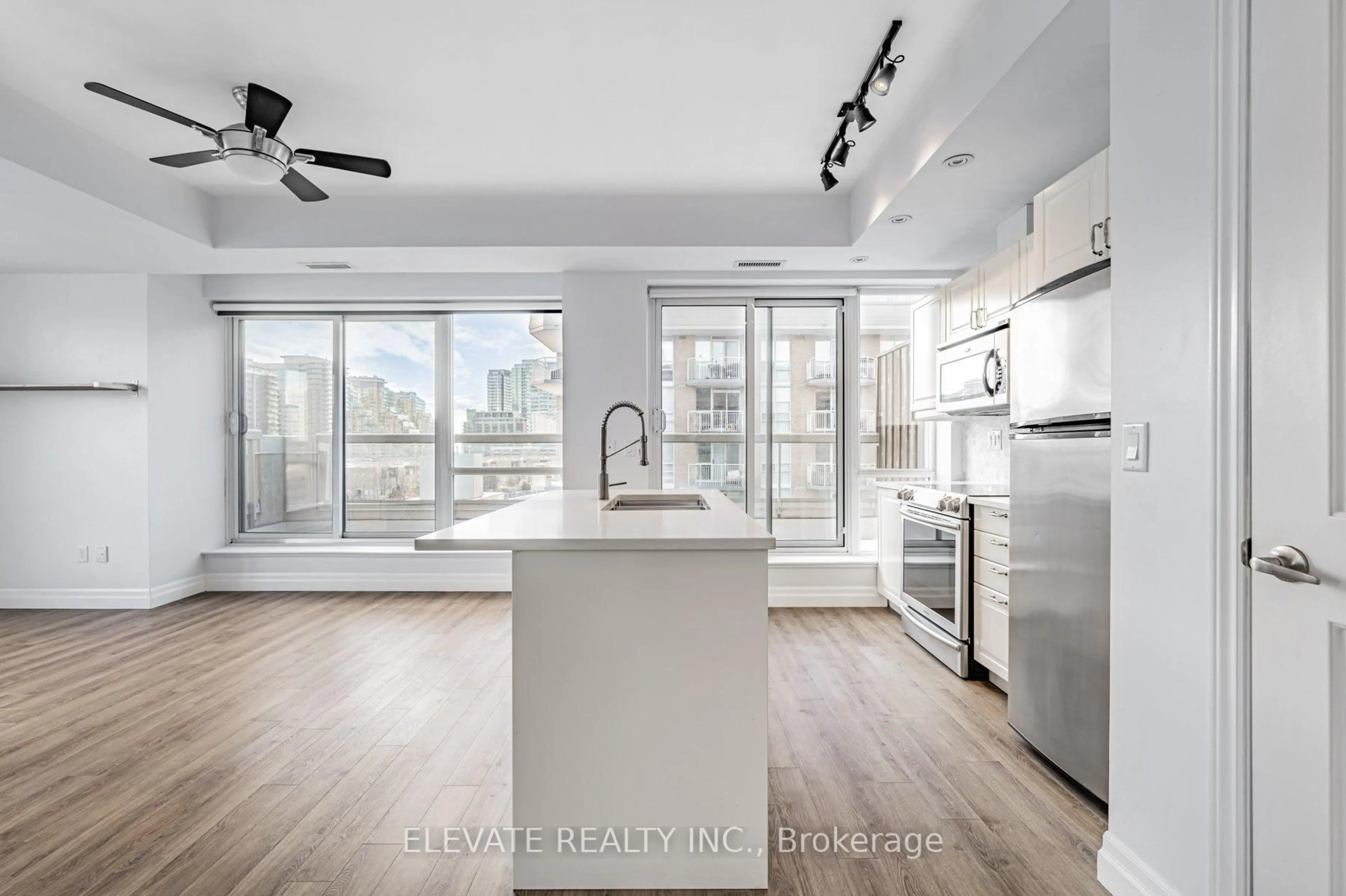 Open concept kitchen, unknown for 15 Stafford St #LPH5, Toronto Ontario M5V 3X6