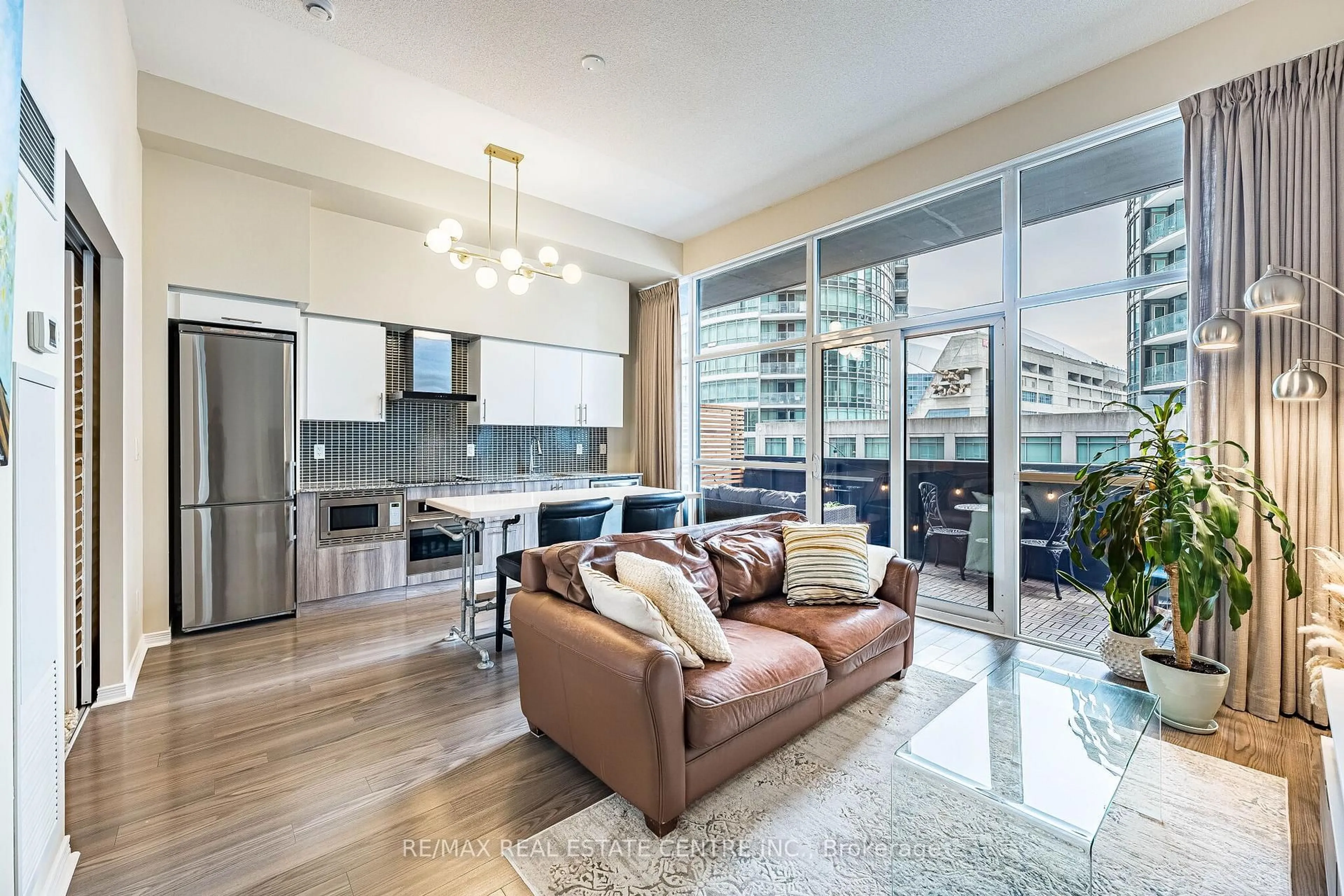 Unknown for 352 Front St #204, Toronto Ontario M5V 0K3