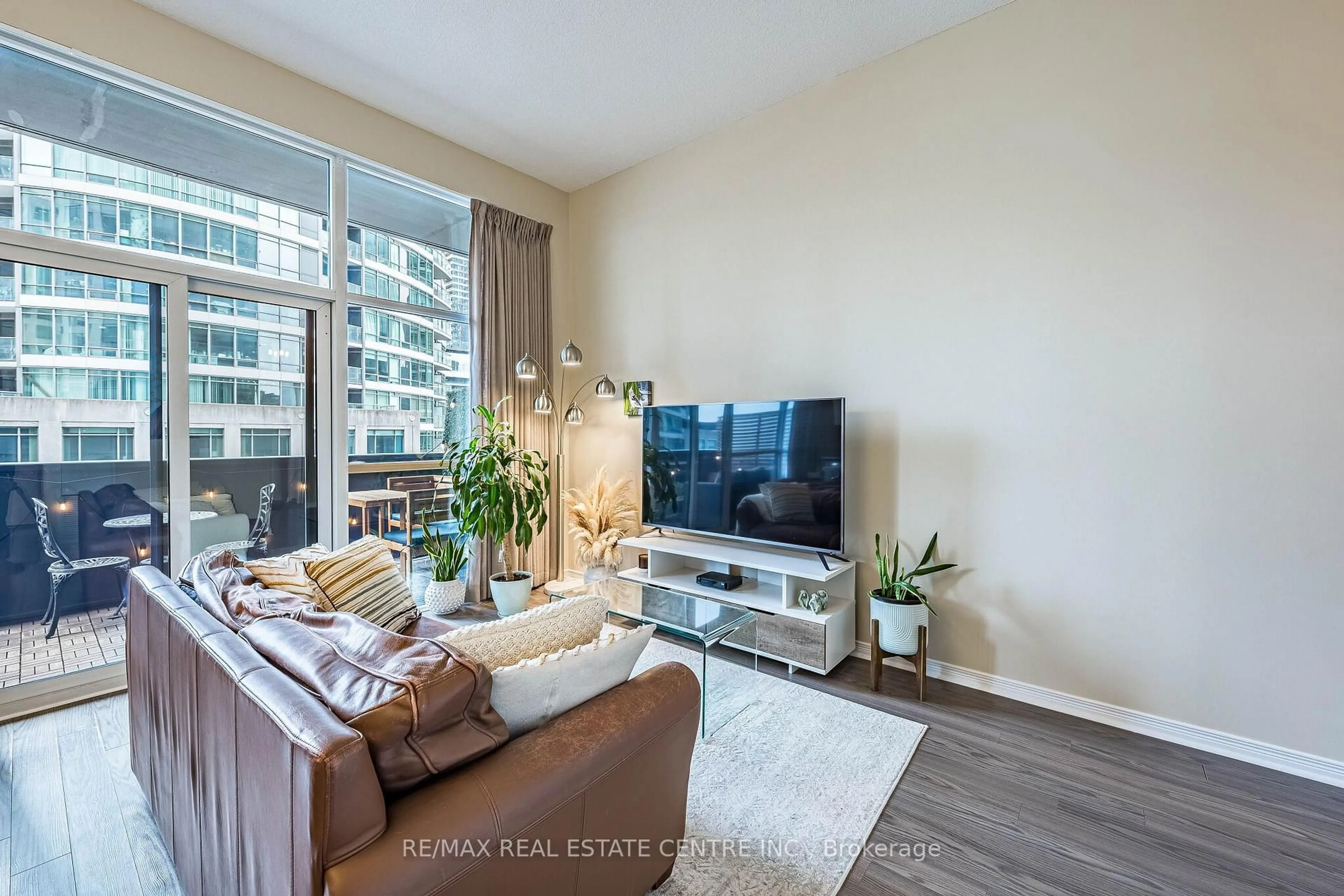 Living room with furniture, wood/laminate floor for 352 Front St #204, Toronto Ontario M5V 0K3