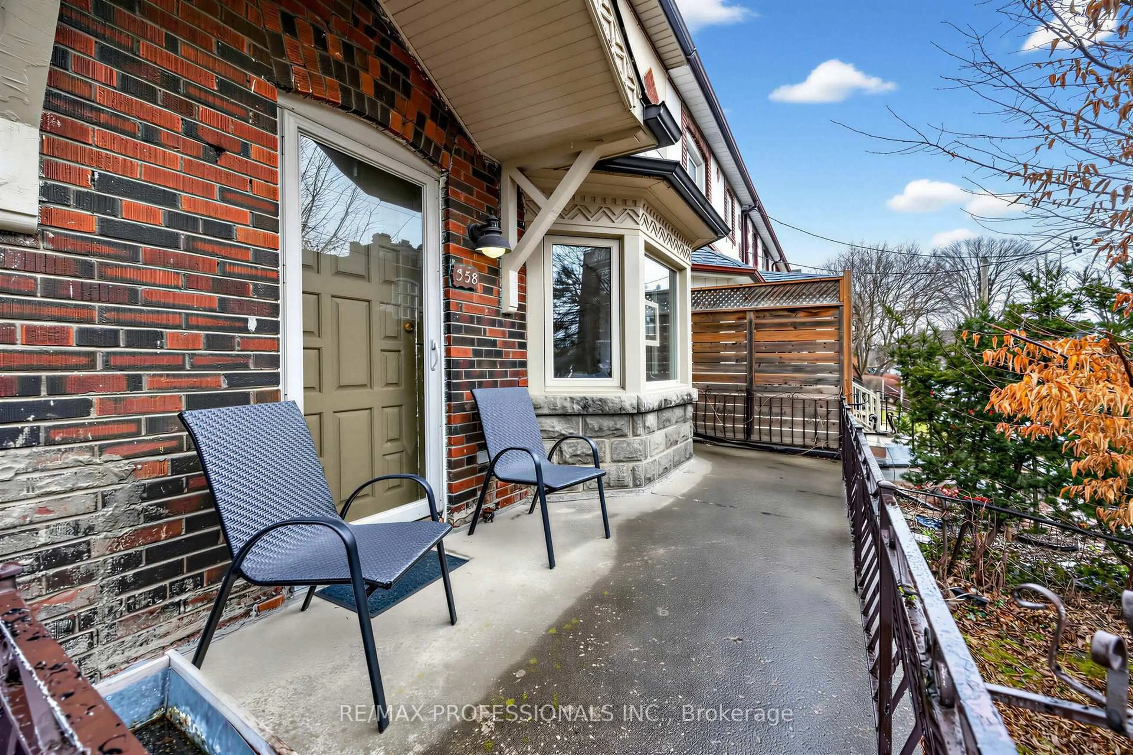 Patio, street for 358 Roxton Rd, Toronto Ontario M6G 3R2