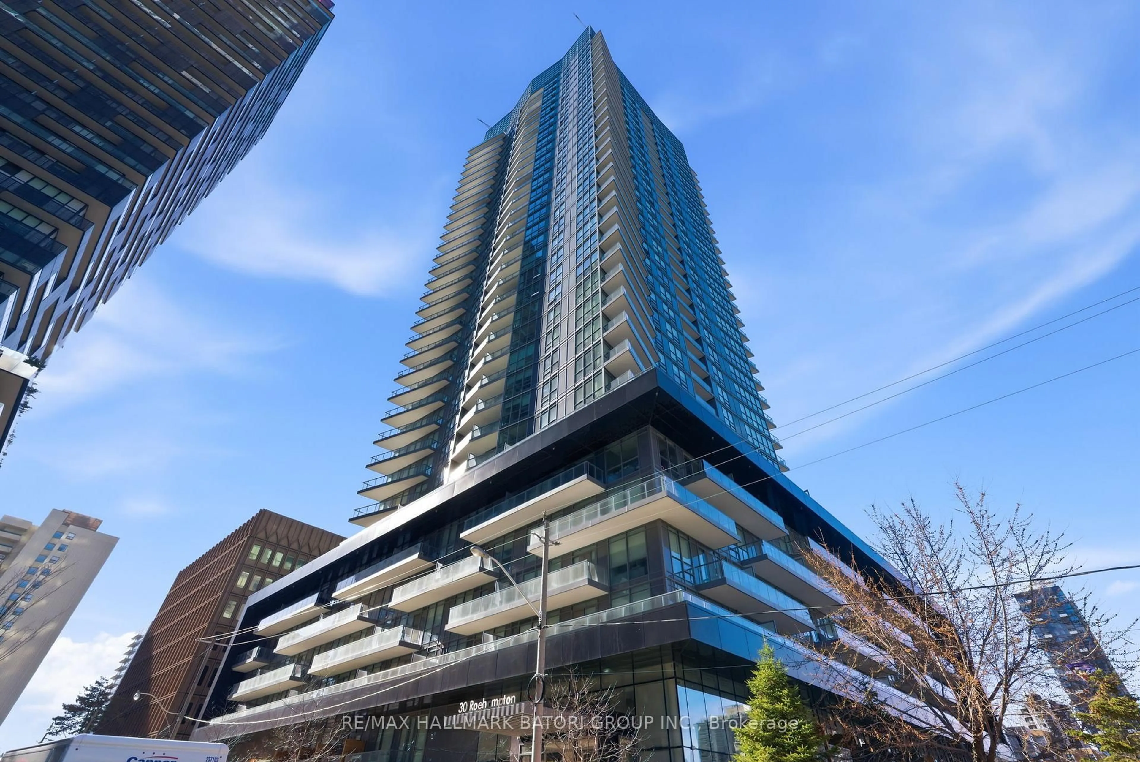 Indoor foyer for 30 Roehampton Ave #706, Toronto Ontario M4P 0B9