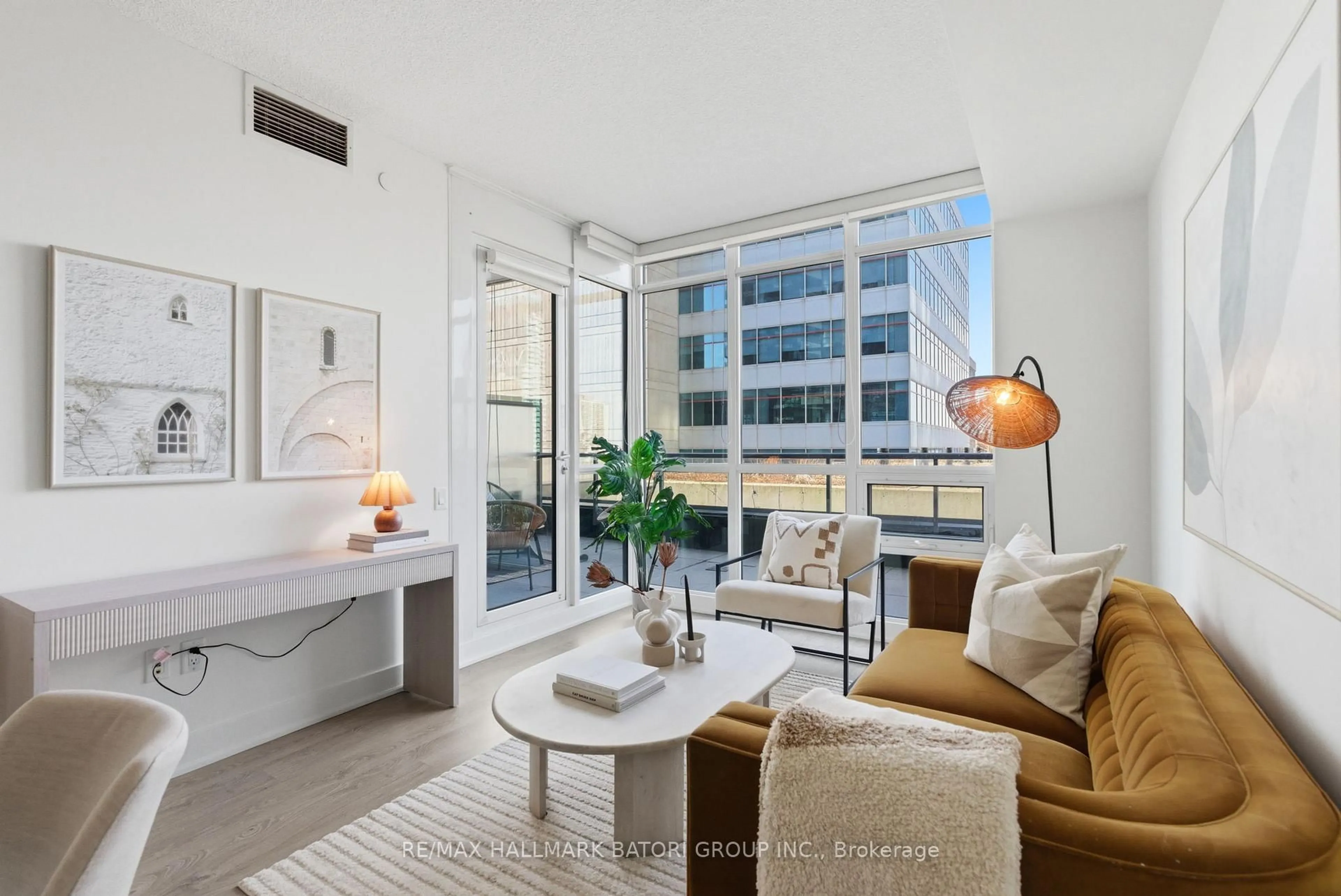 Living room with furniture, unknown for 30 Roehampton Ave #706, Toronto Ontario M4P 0B9