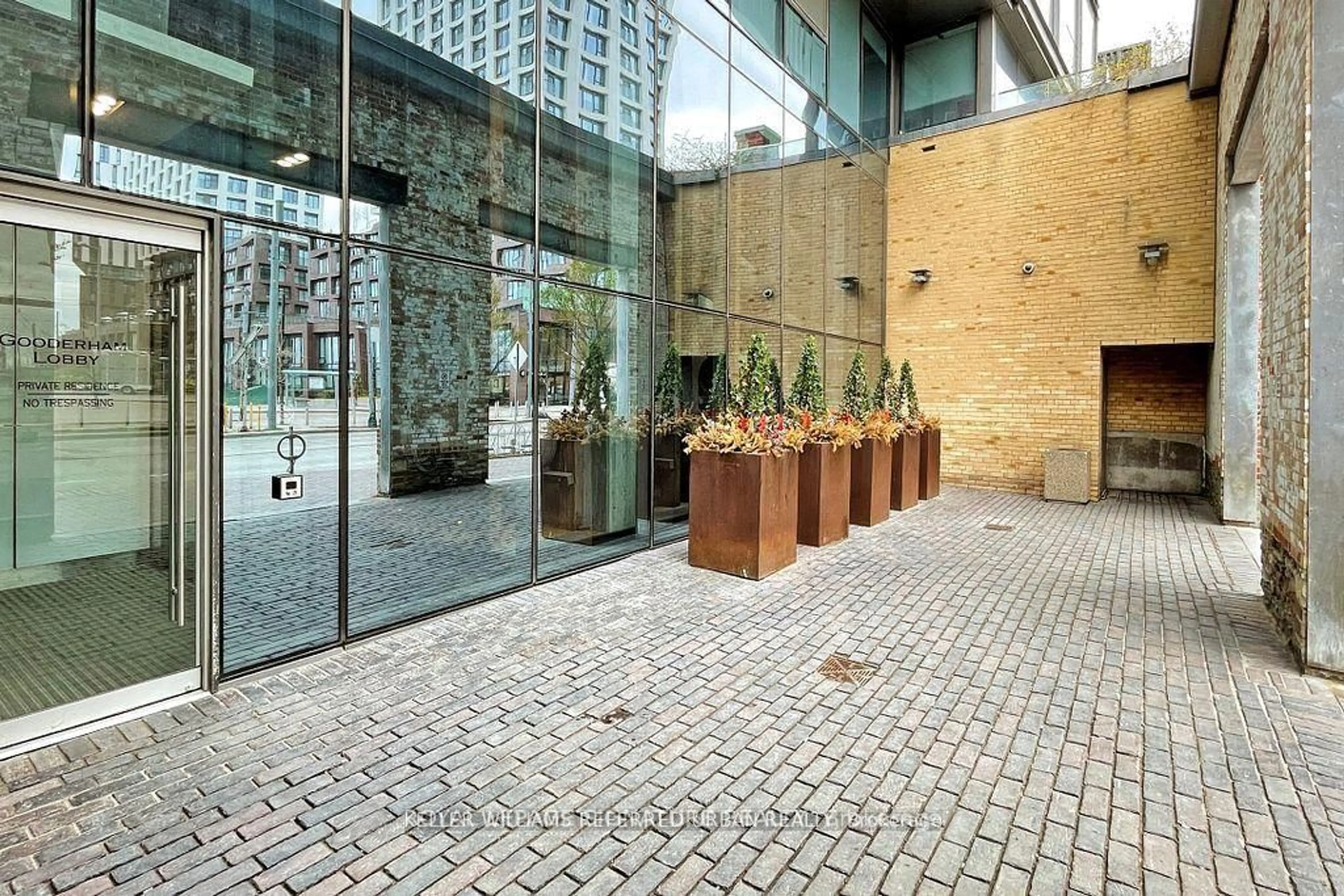 Patio, street for 390 Cherry St #204, Toronto Ontario M5A 0E2